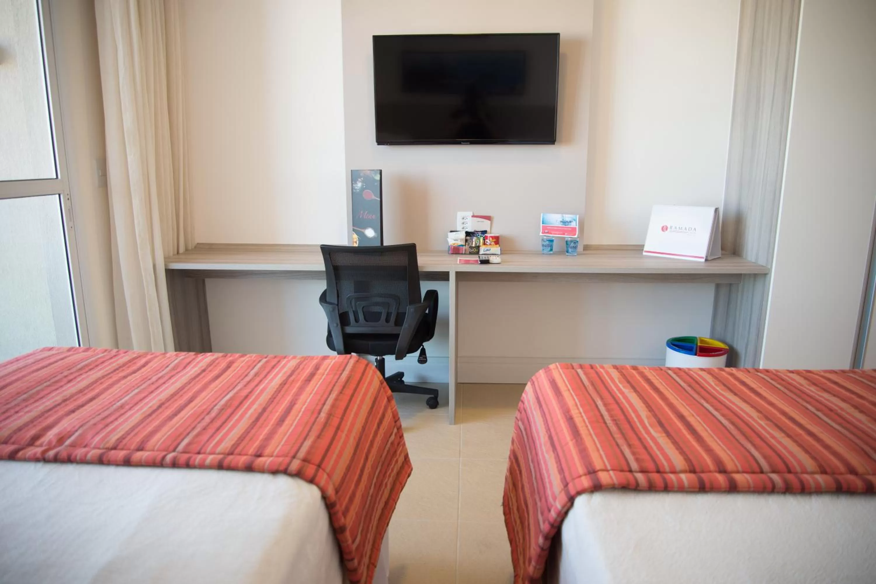 Area and facilities, Bed in Ramada by Wyndham Macae Hotel & Suites