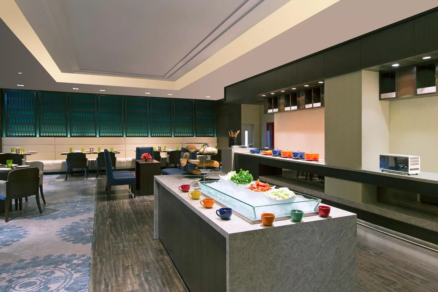 Lounge or bar in Sheraton Hyderabad Hotel