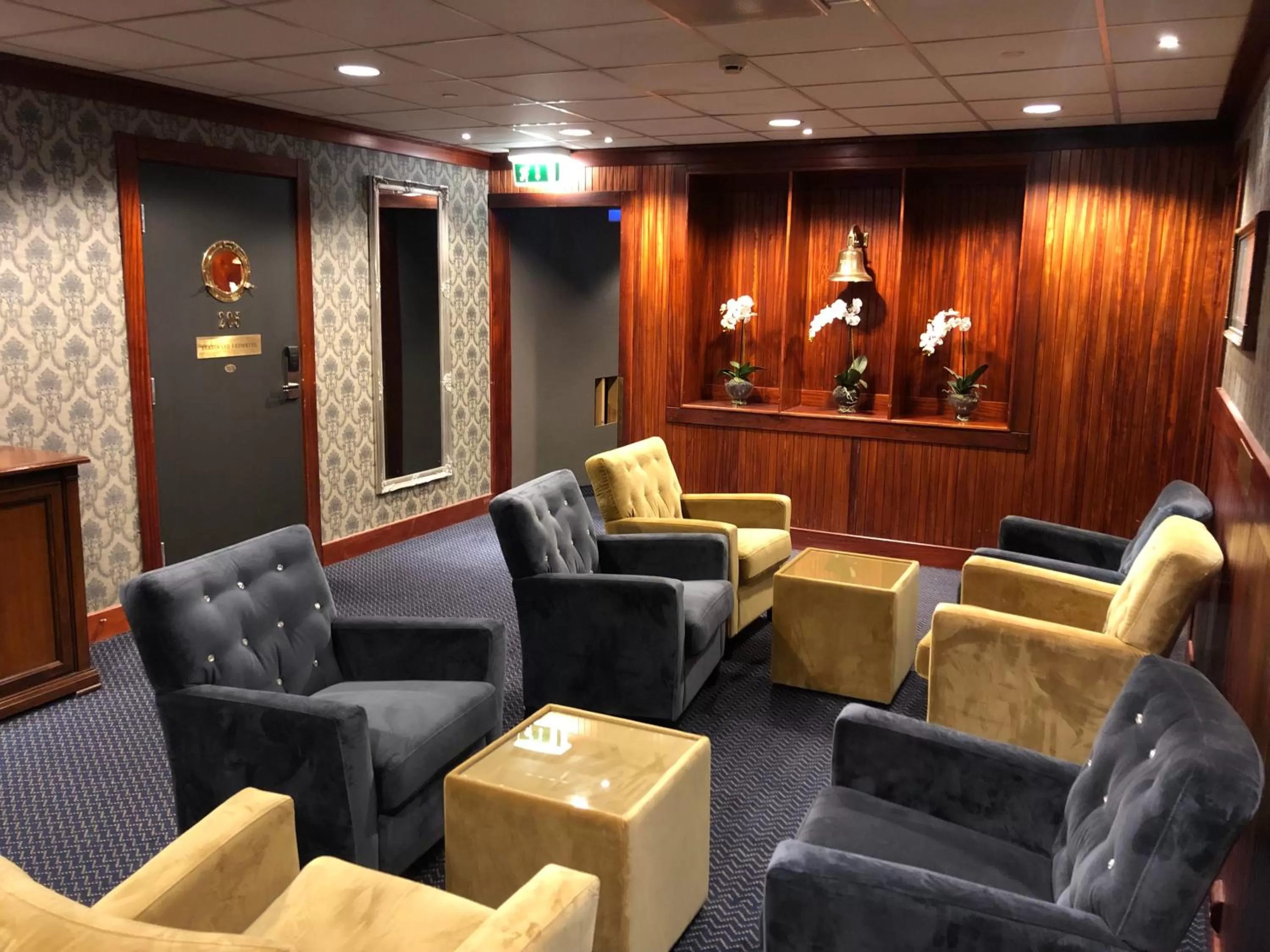 Lounge or bar in Grand Hotel Arendal - Unike Hoteller