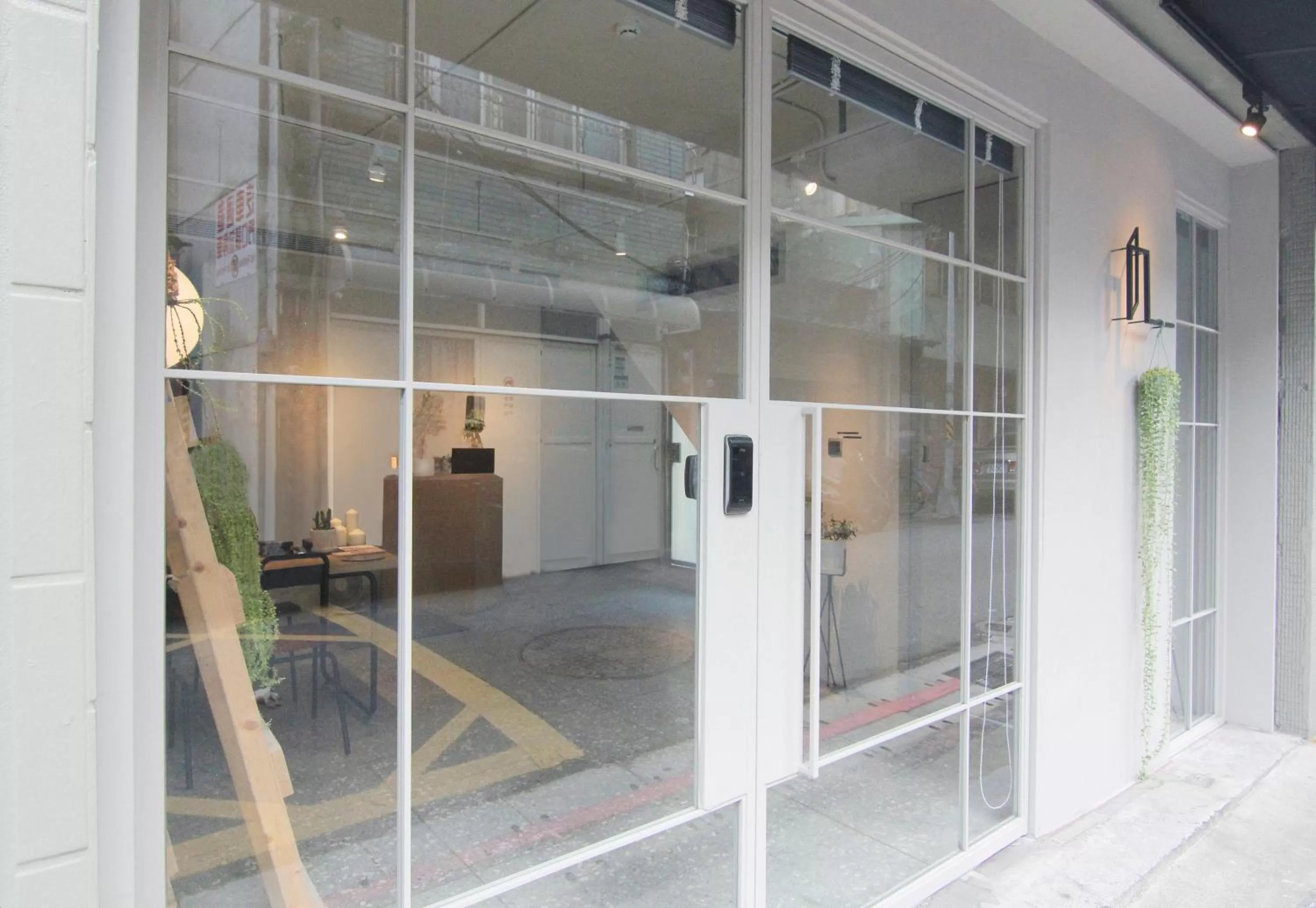 Facade/entrance in The Door Inn