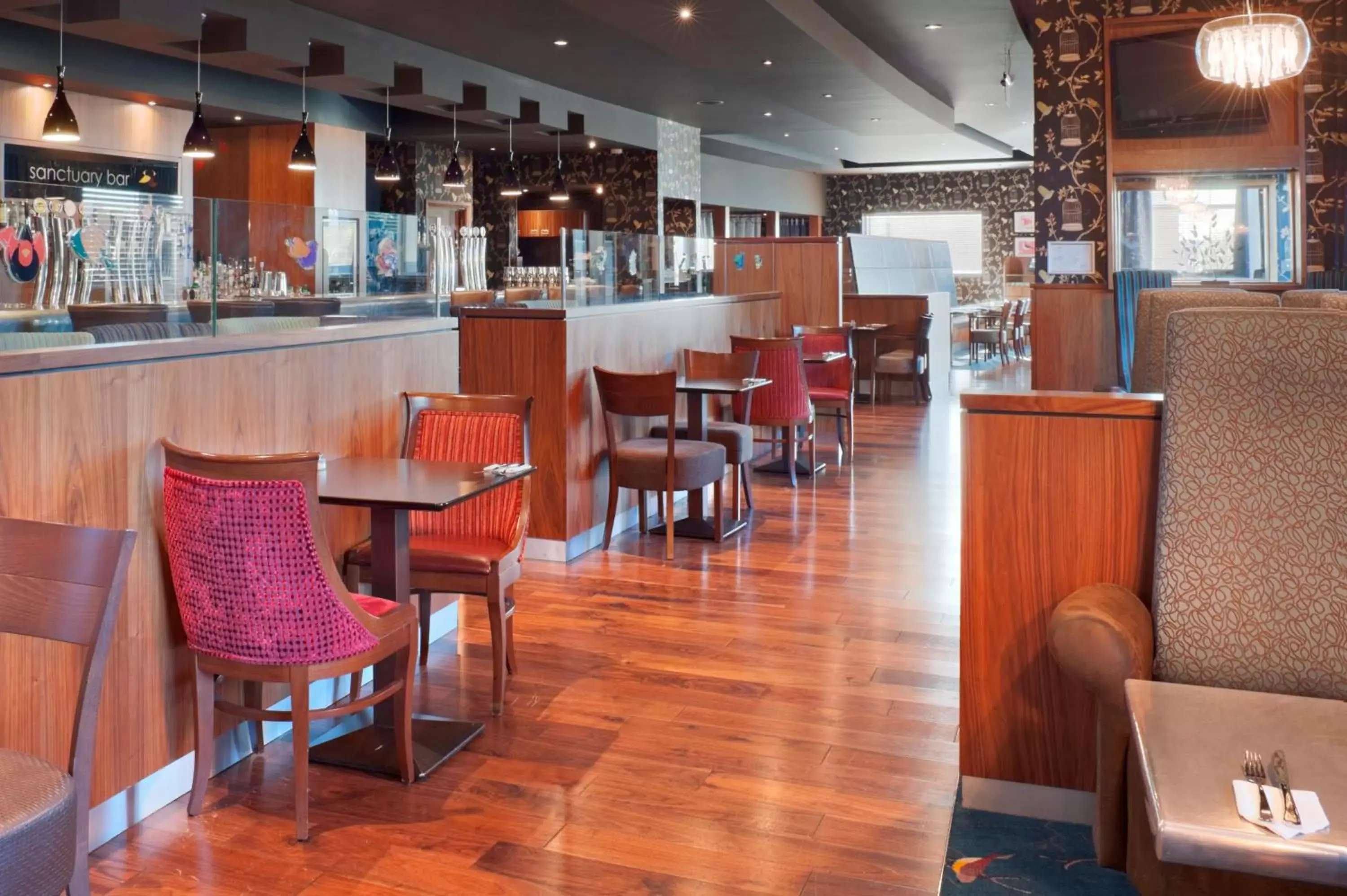 Lounge or bar, Restaurant/Places to Eat in Crowne Plaza Dublin Blanchardstown, an IHG Hotel