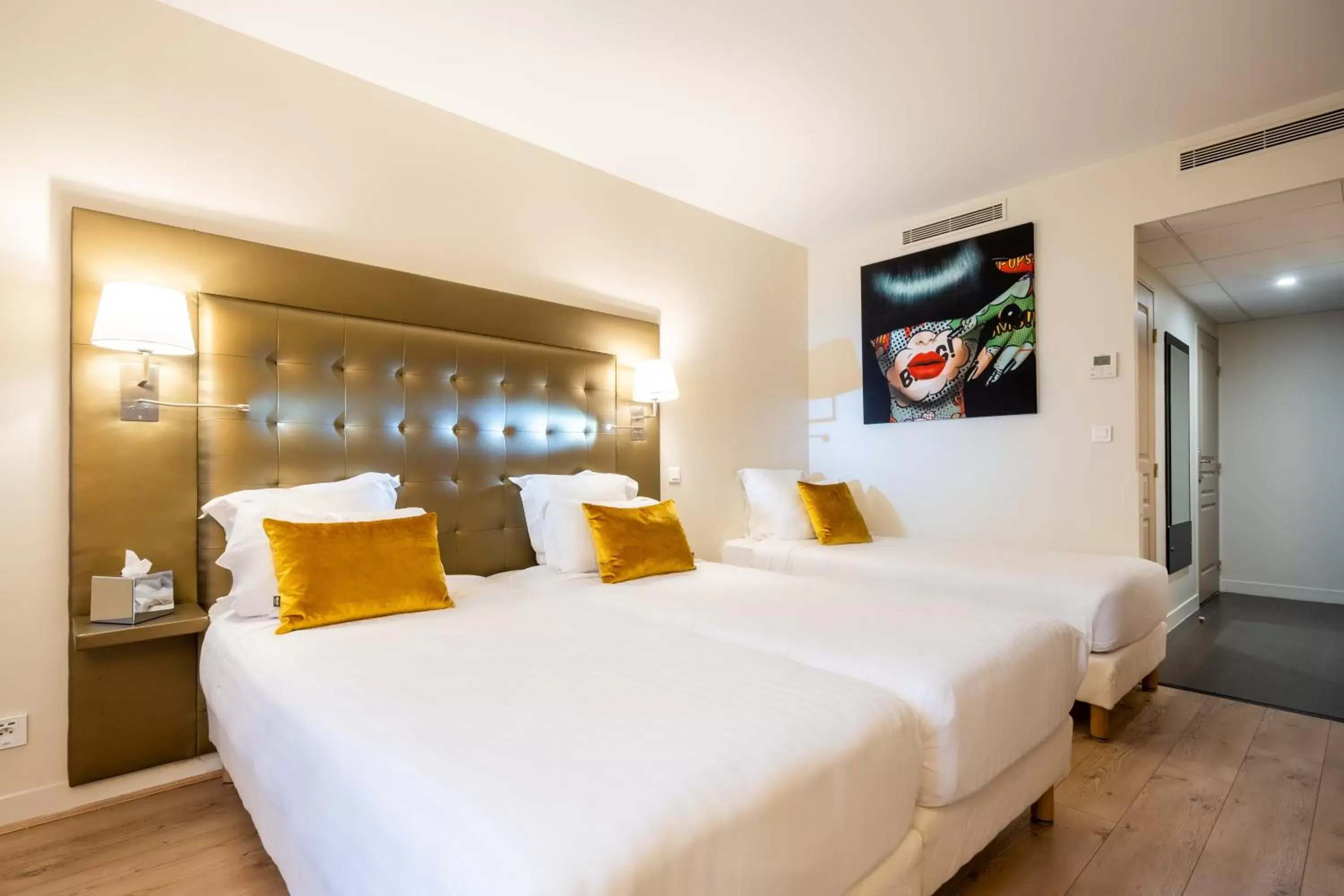 Bed in Quality Suites Maisons-Laffitte Paris Ouest