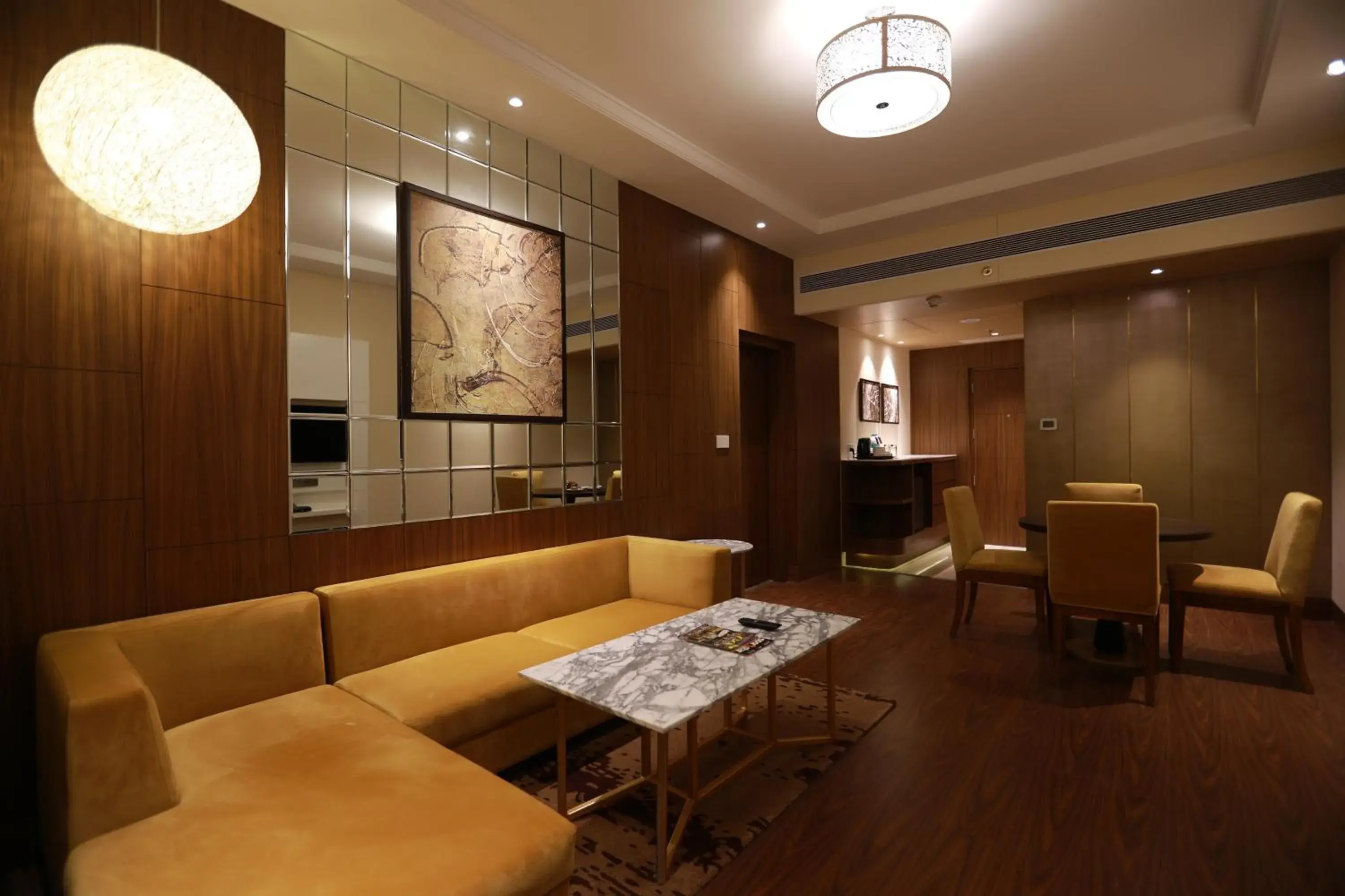 Living room, Lounge/Bar in Radisson Blu Pune Hinjawadi