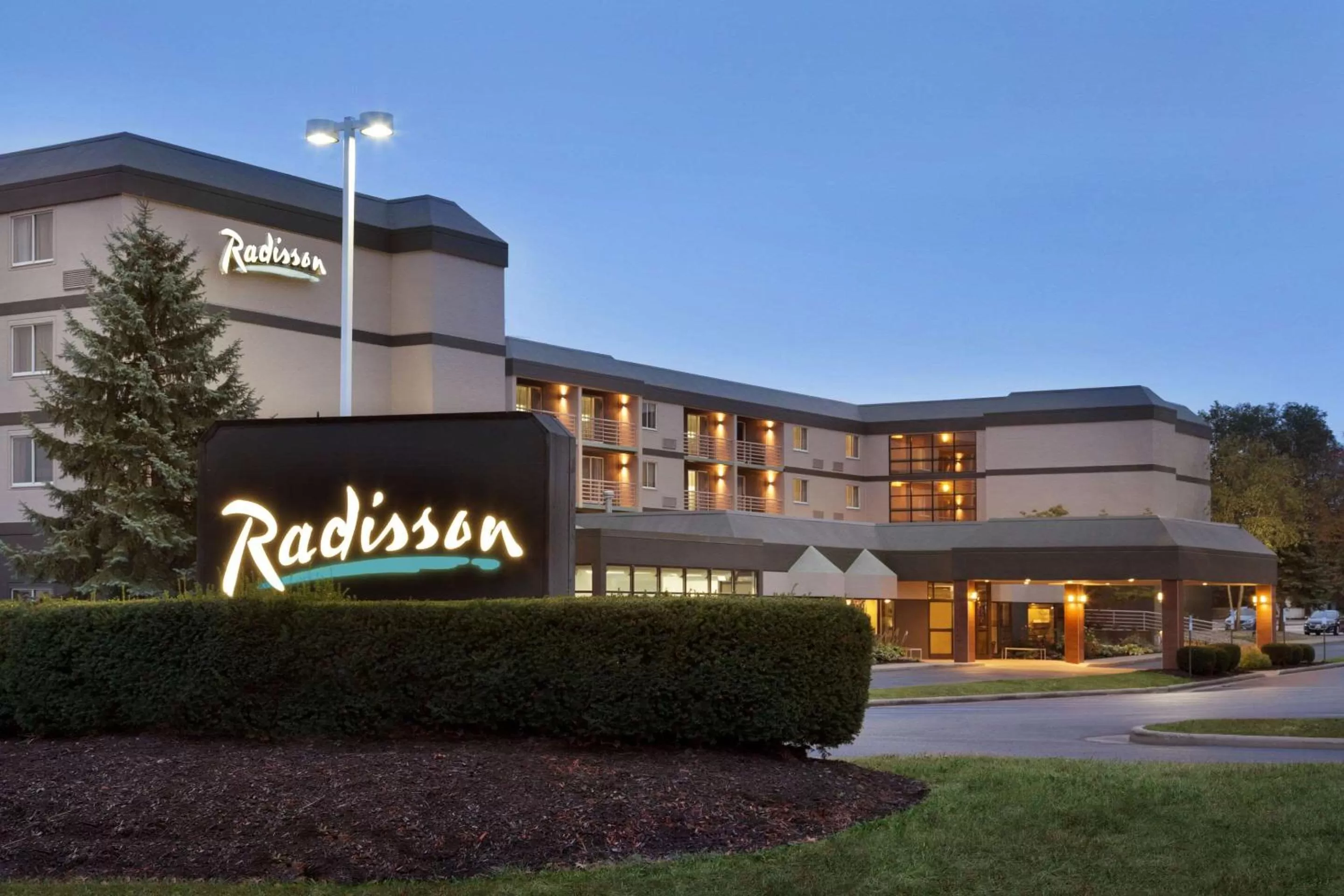 Property building in Radisson Akron-Fairlawn Copley