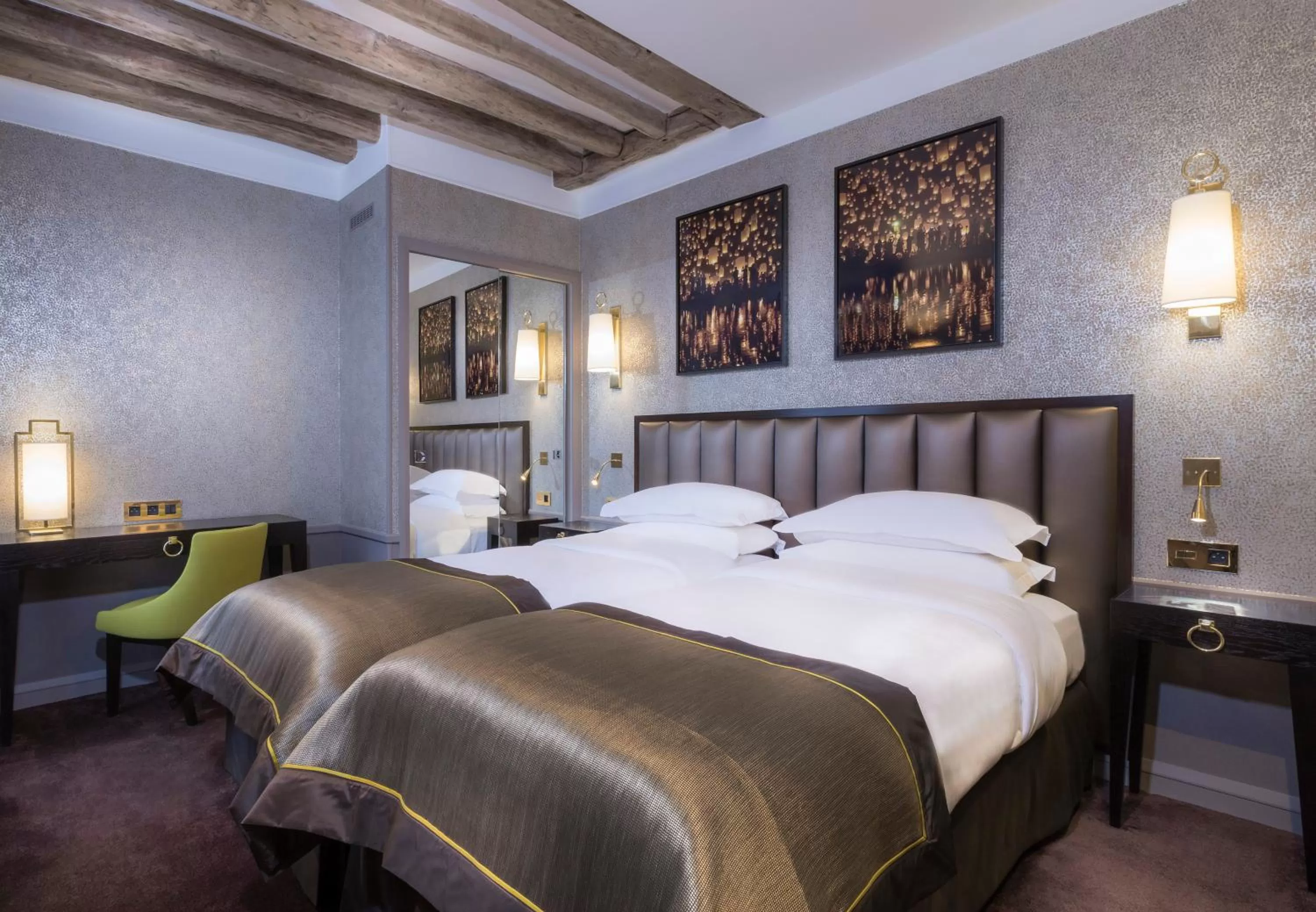 Bed in Vendôme Opera Hotel