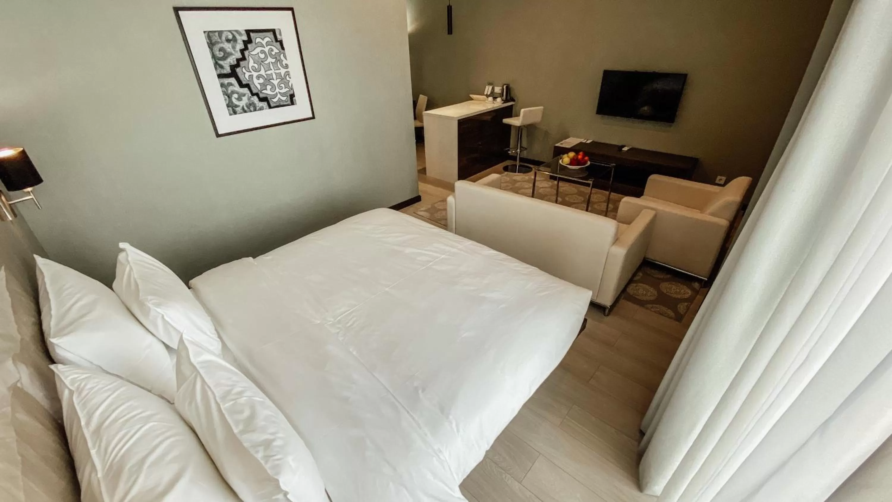 Photo of the whole room, Bed in Resident City Hotel