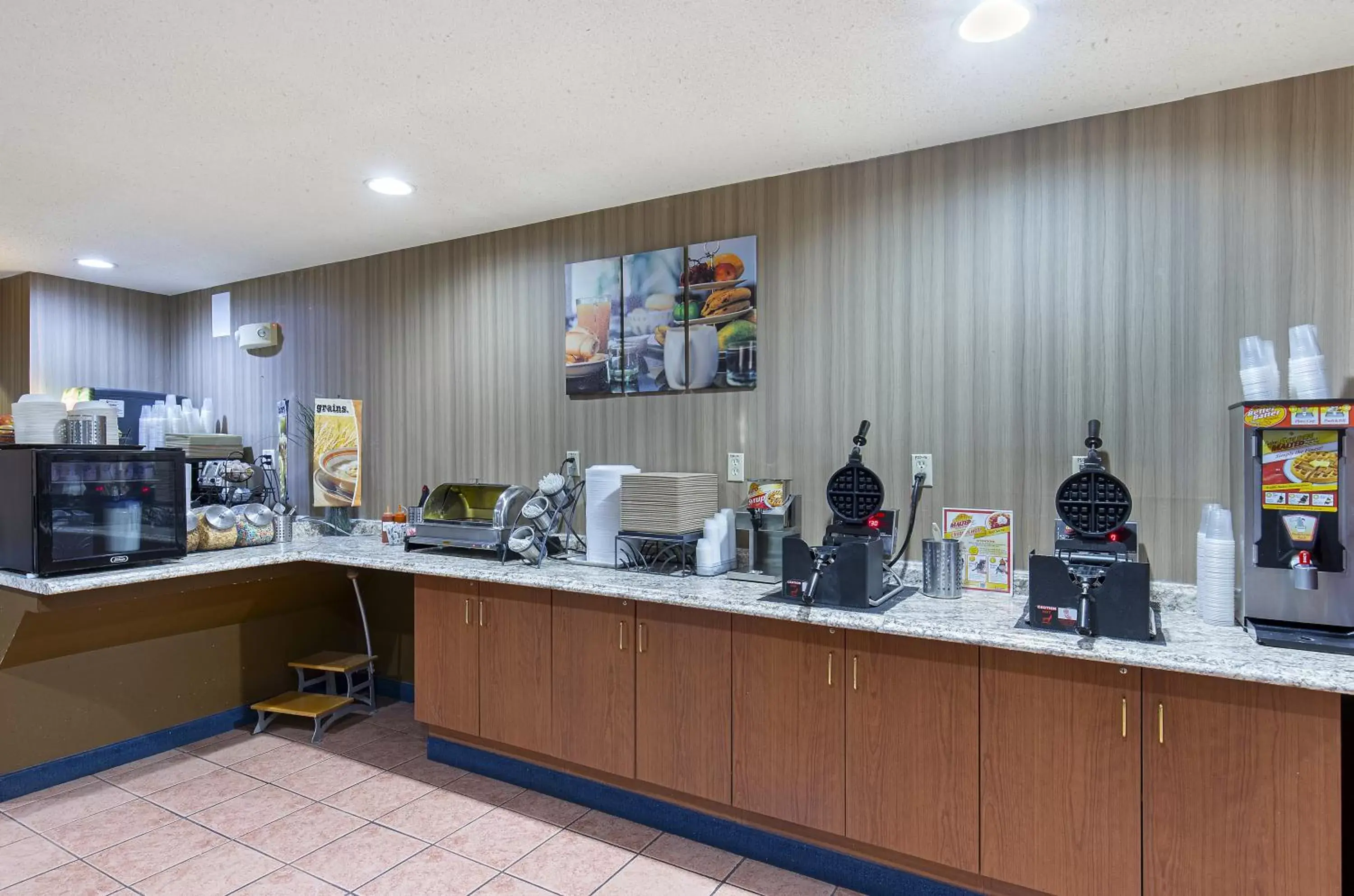 Restaurant/Places to Eat in Microtel Inn & Suites by Wyndham Dry Ridge