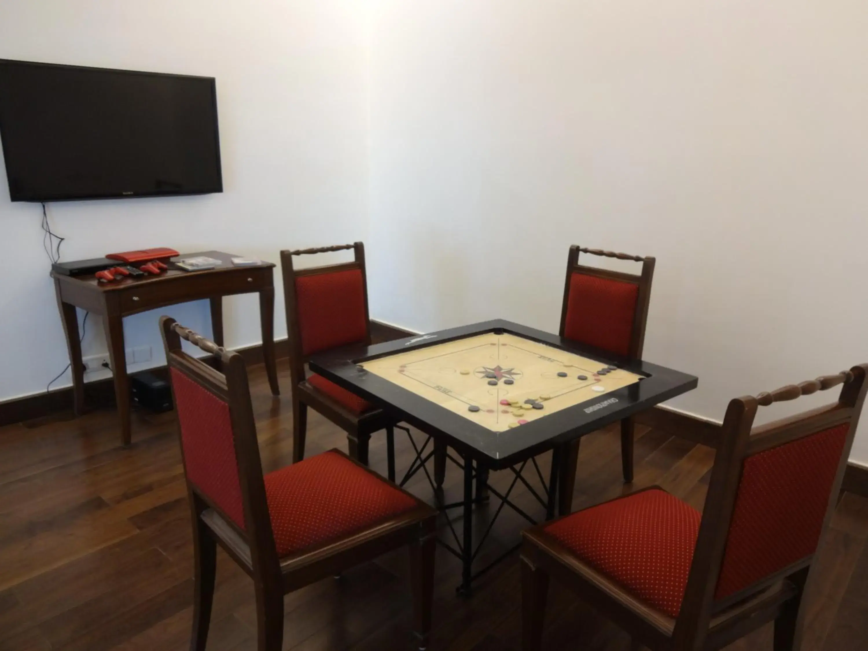 Game Room, TV/Entertainment Center in The Claridges Nabha Residence-Heritage