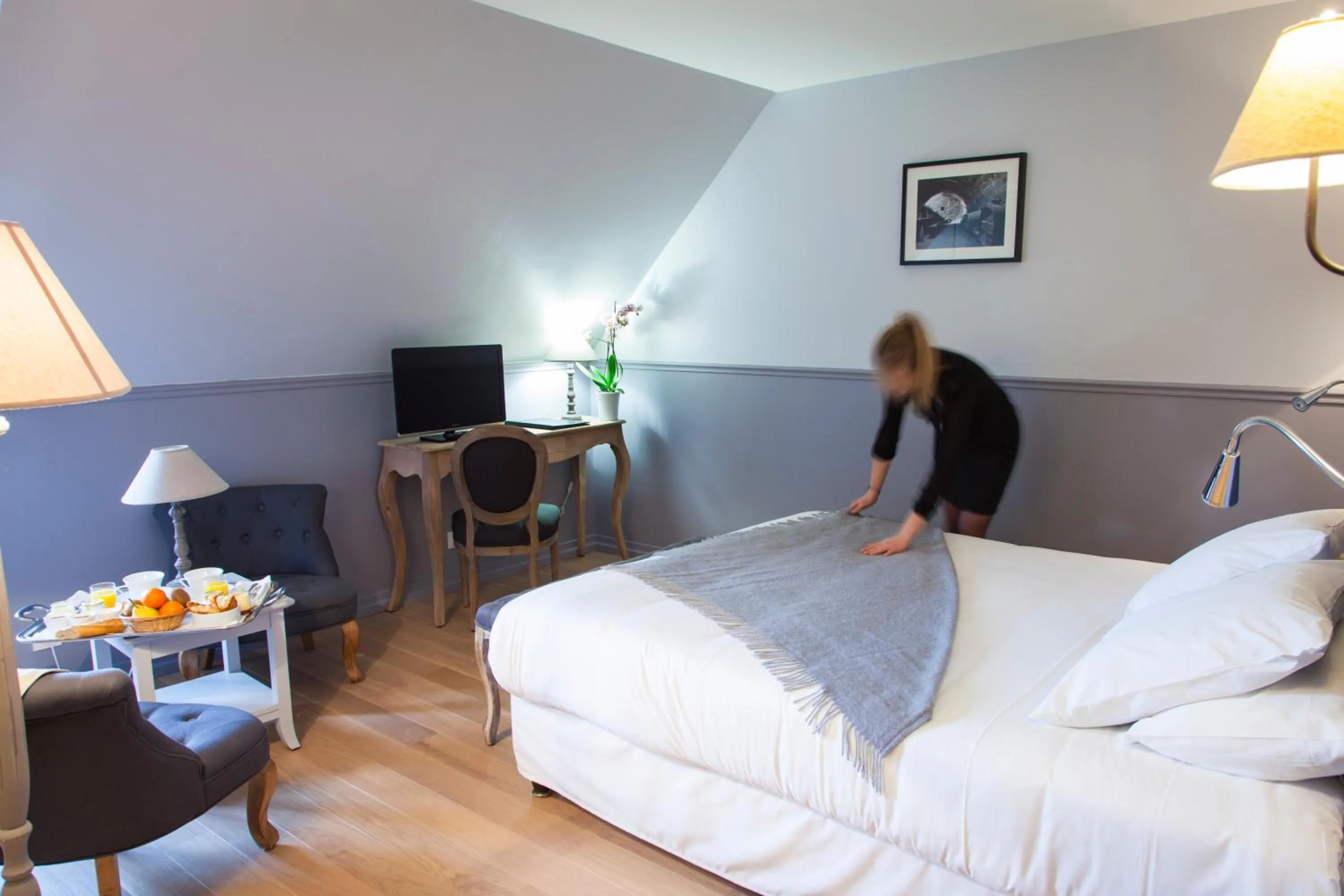 Grand Comfort Double or Twin Room in Logis Hostellerie des Clos et restaurant Bistrot des grands crus et Maison de la tour Chablis