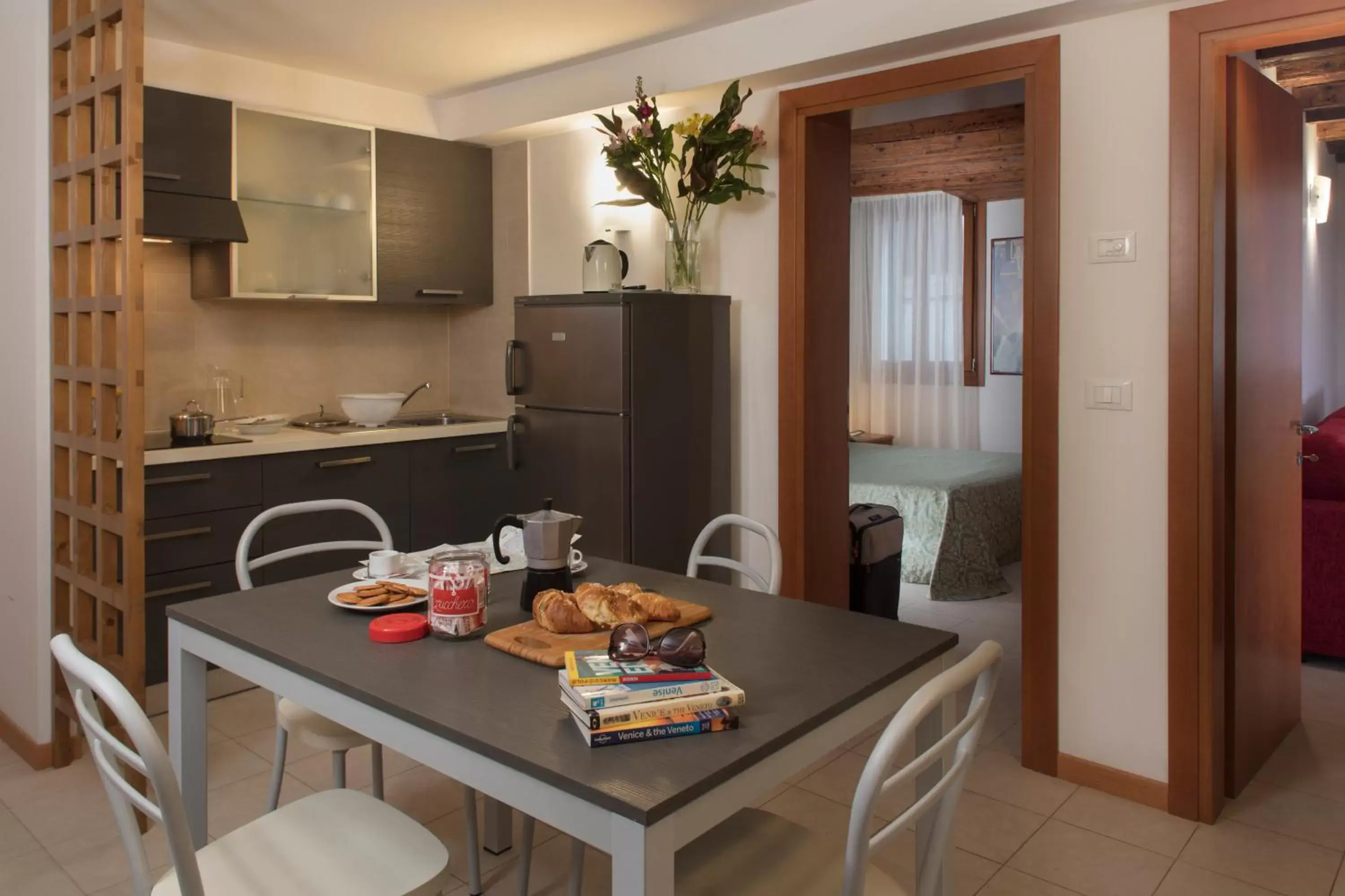 kitchen, Dining Area in Hotel Commercio & Pellegrino