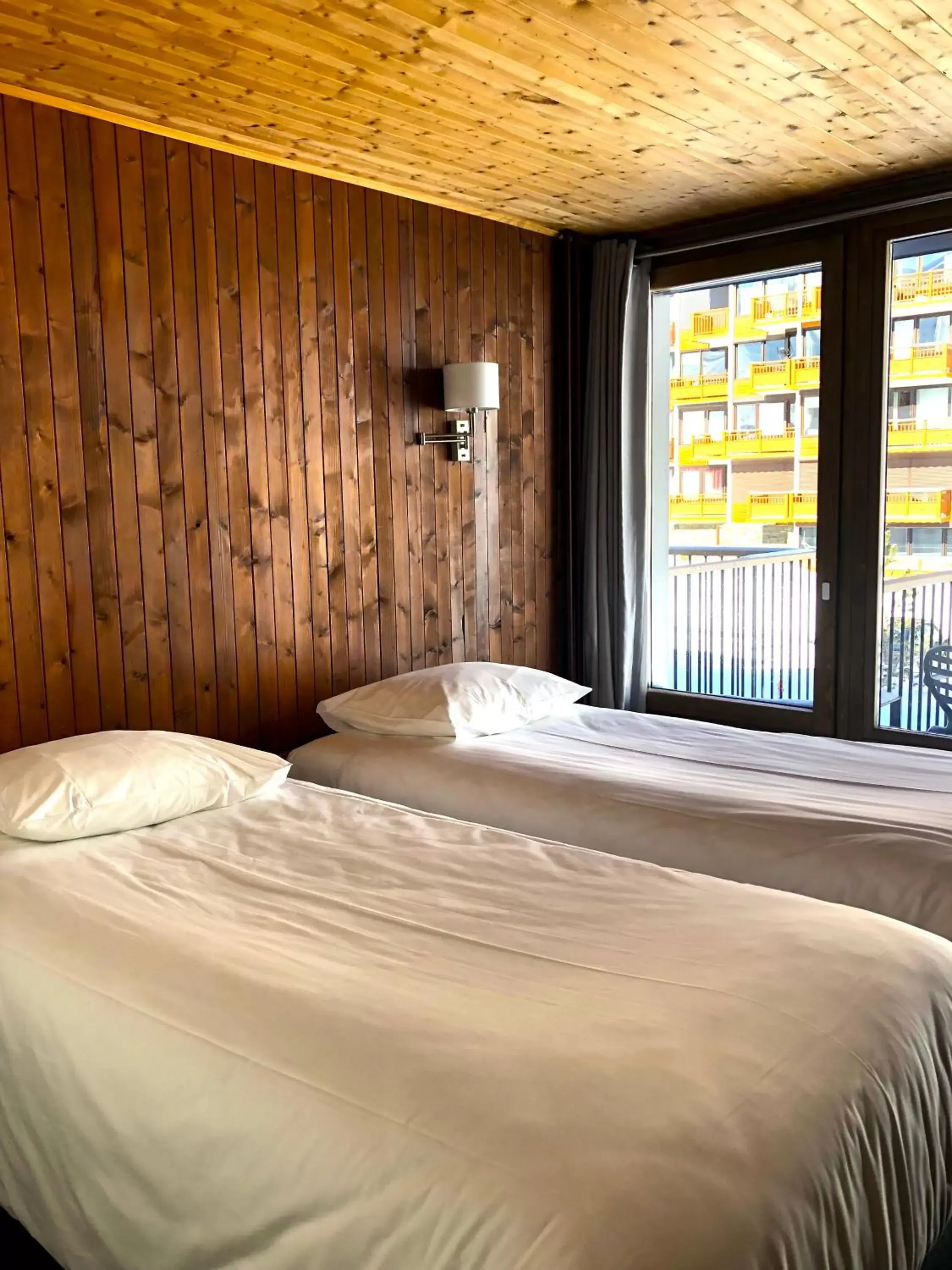 Bed in Alberta Hotel & Spa