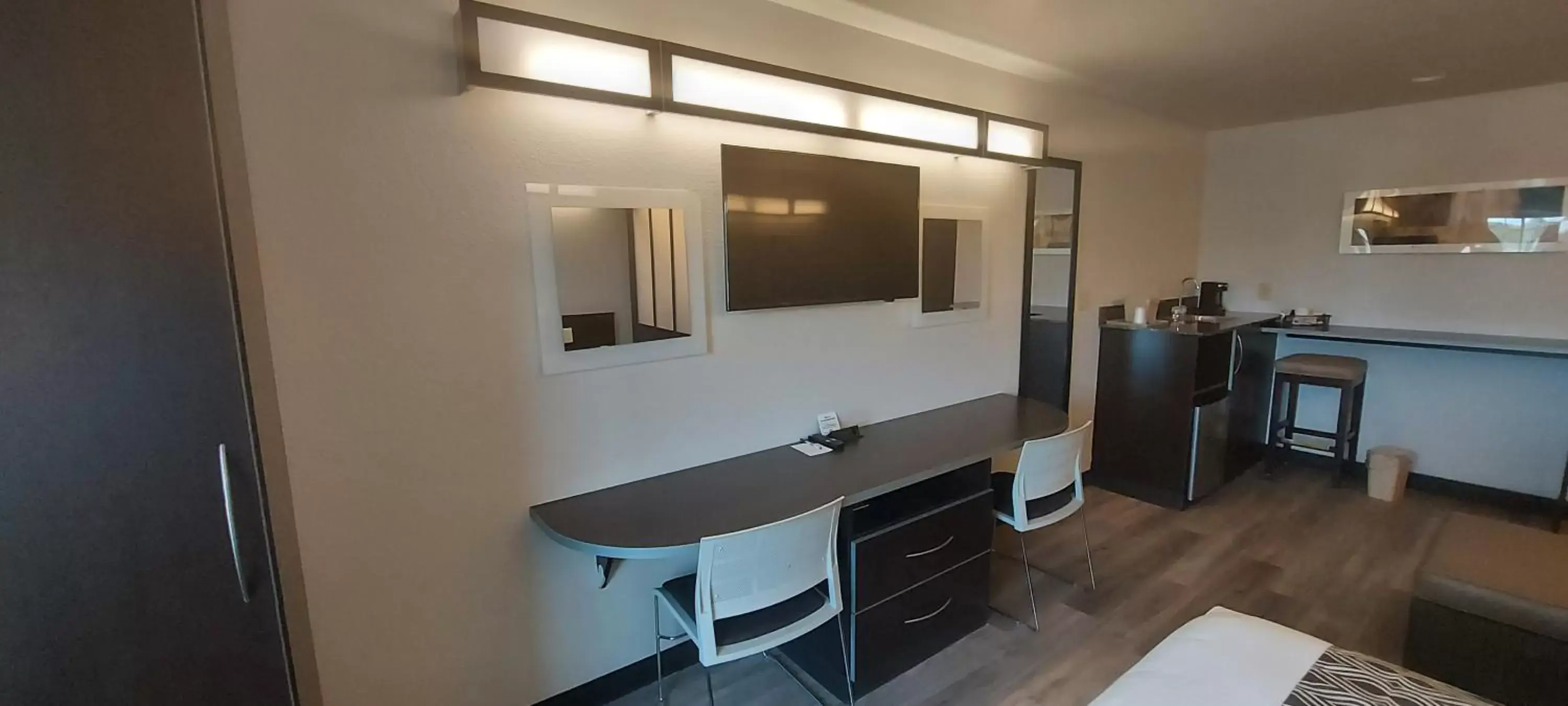 Photo of the whole room in Microtel Inn & Suites by Wyndham Hoover/Birmingham Photo of the whole room in Microtel Inn & Suites by Wyndham Hoover/Birmingham