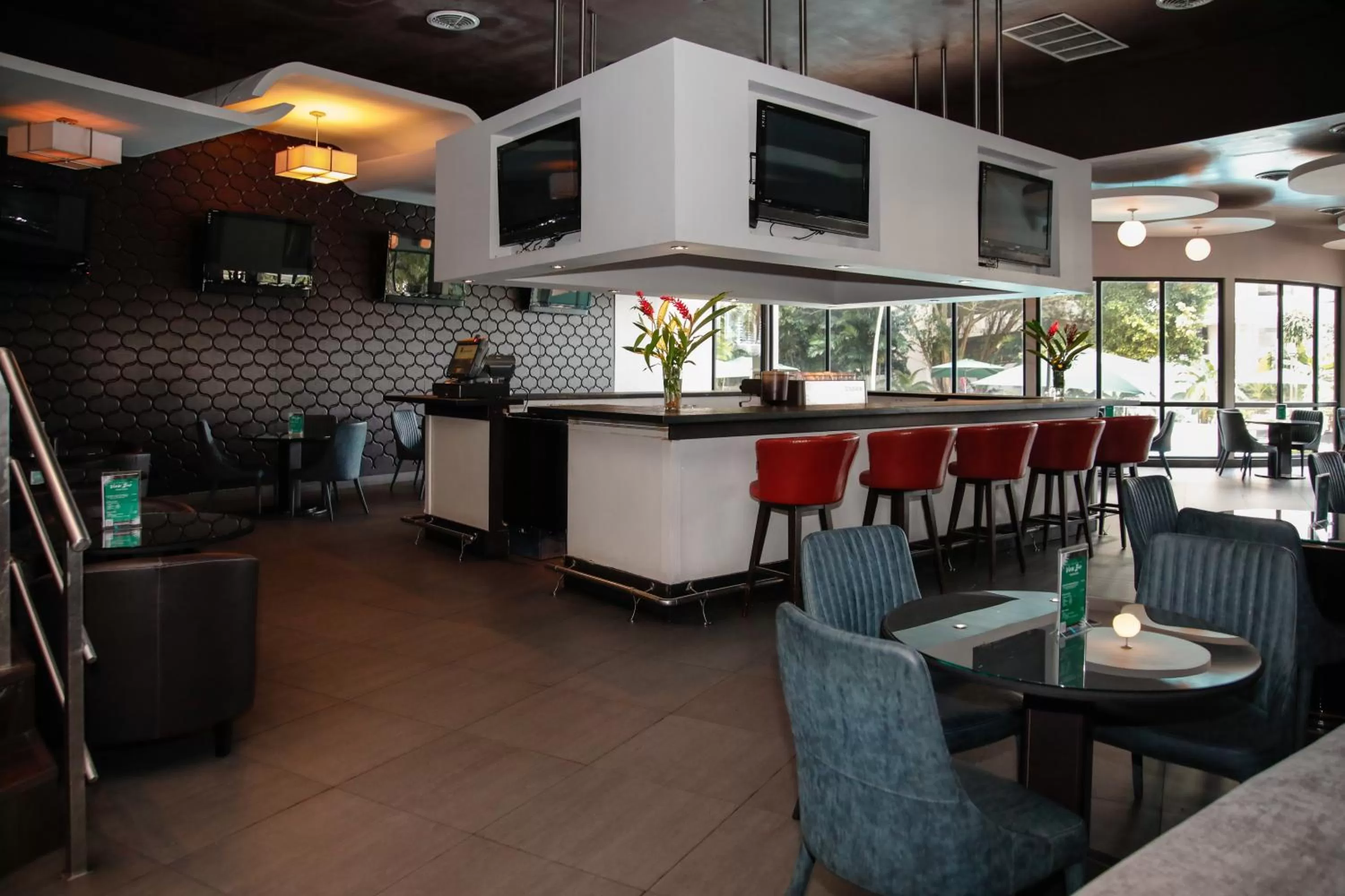 Lounge or bar in Plaza Paitilla Inn