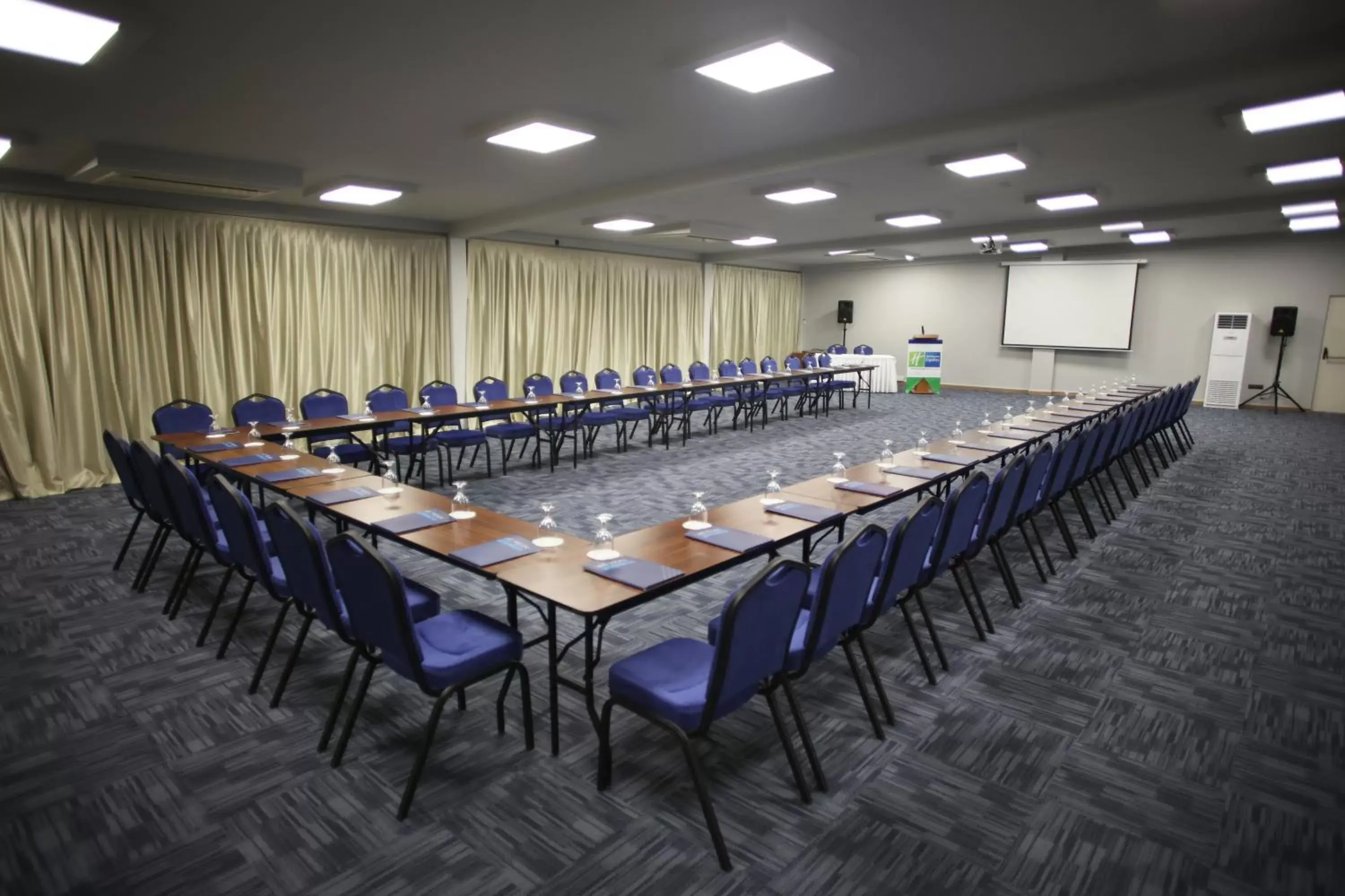 Meeting/conference room in Holiday Inn Express Manisa-West, an IHG Hotel