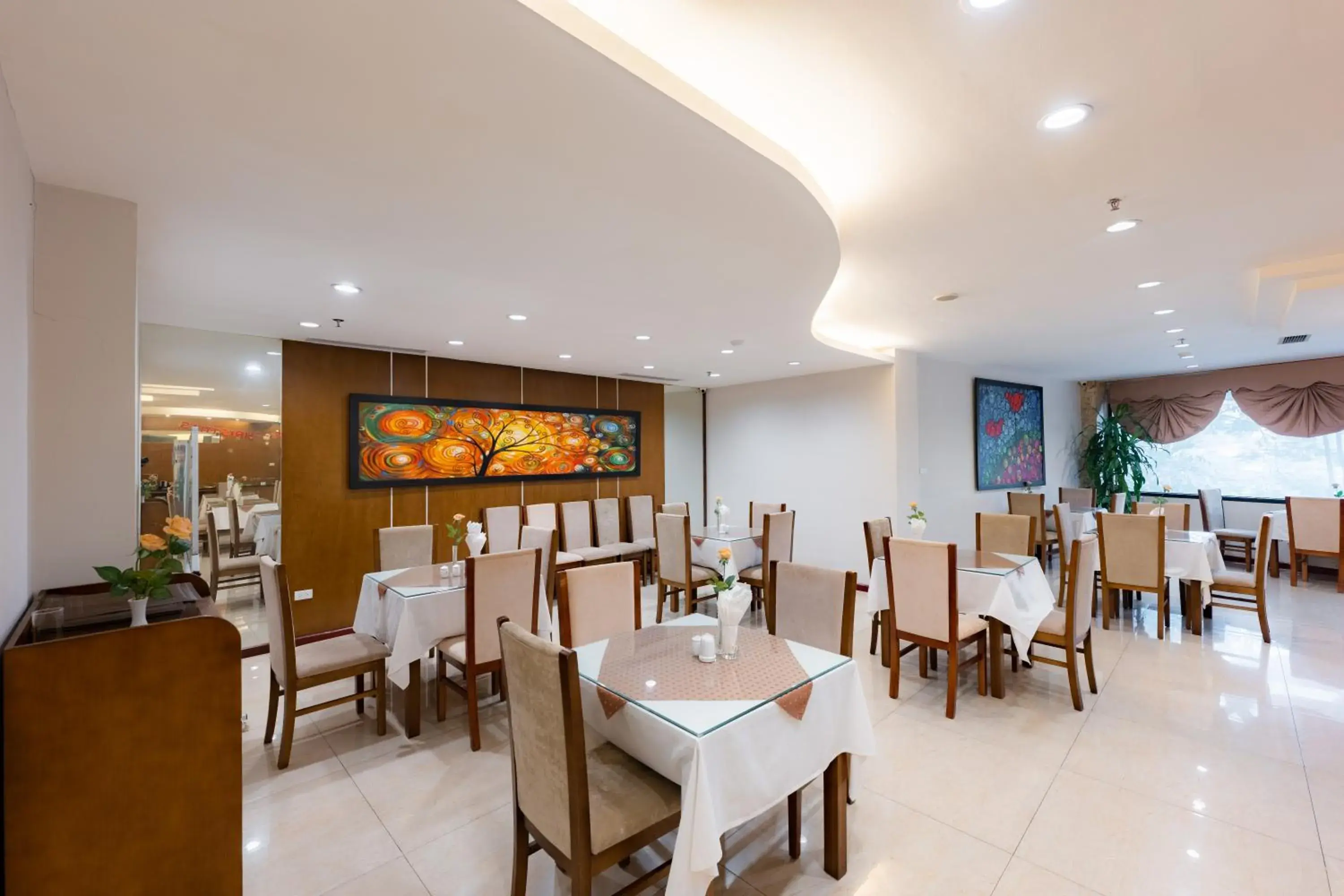 Restaurant/Places to Eat in Riverside Hanoi Hotel