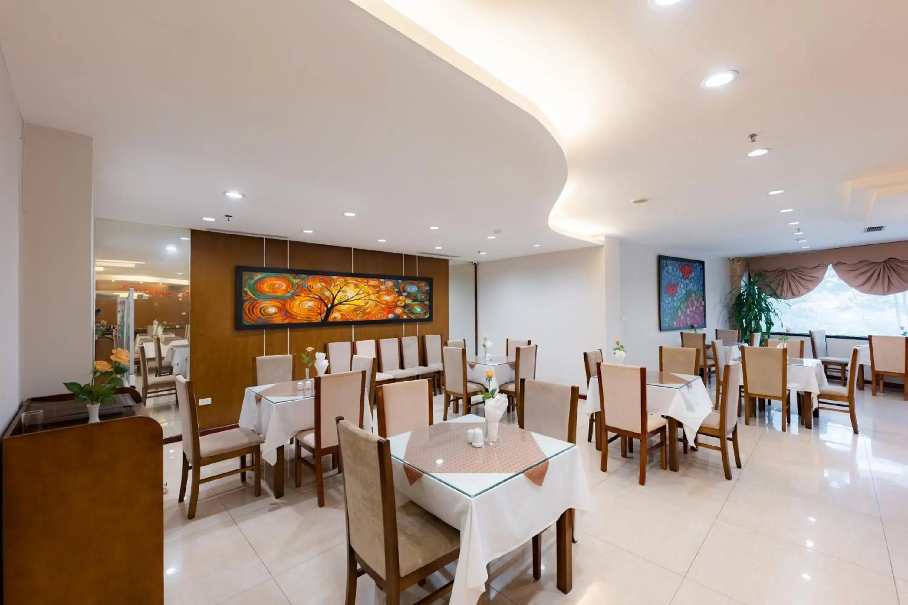 Restaurant/places to eat in Riverside Hanoi Hotel Restaurant/places to eat in Riverside Hanoi Hotel