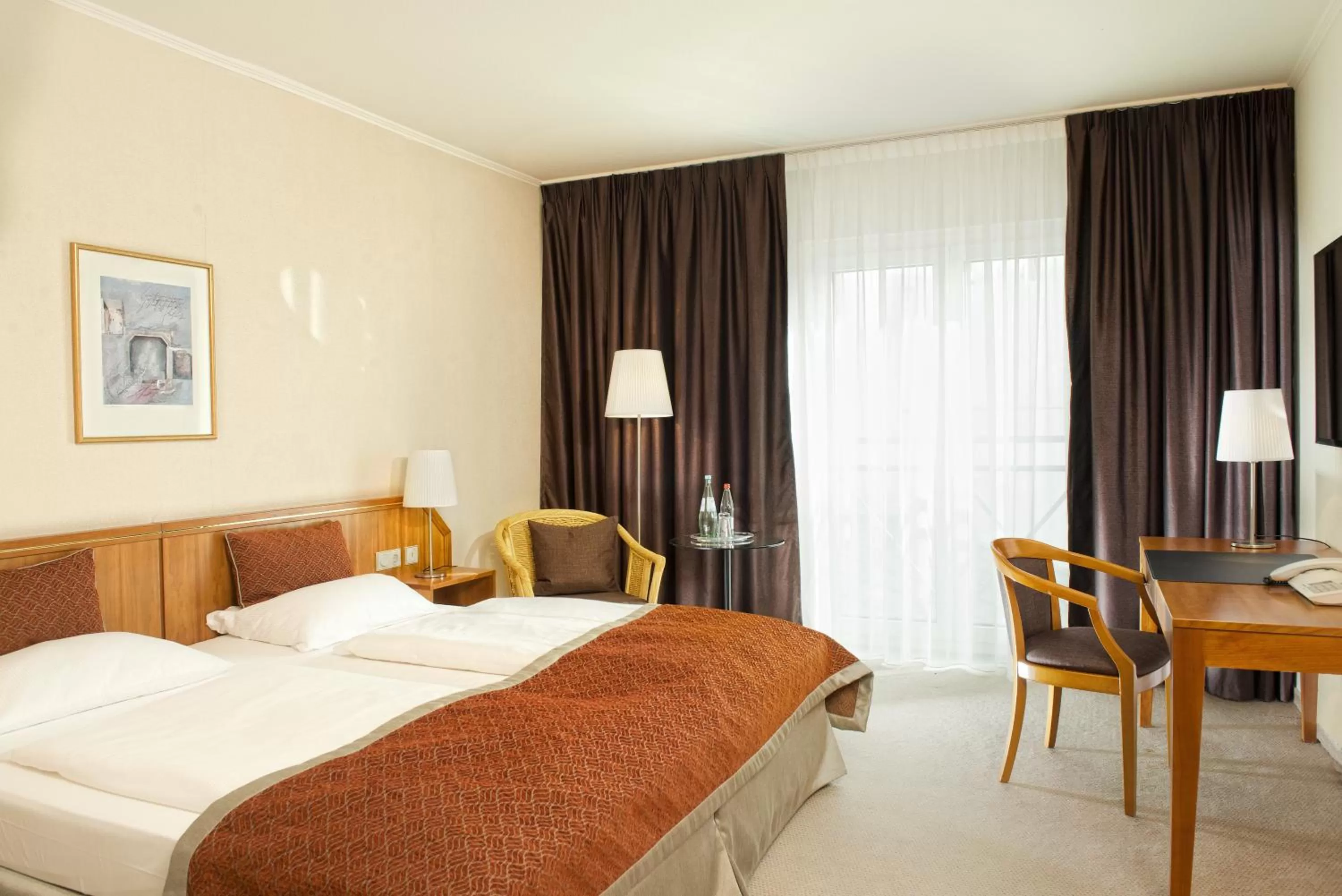 Photo of the whole room, Bed in Wyndham Hannover Atrium