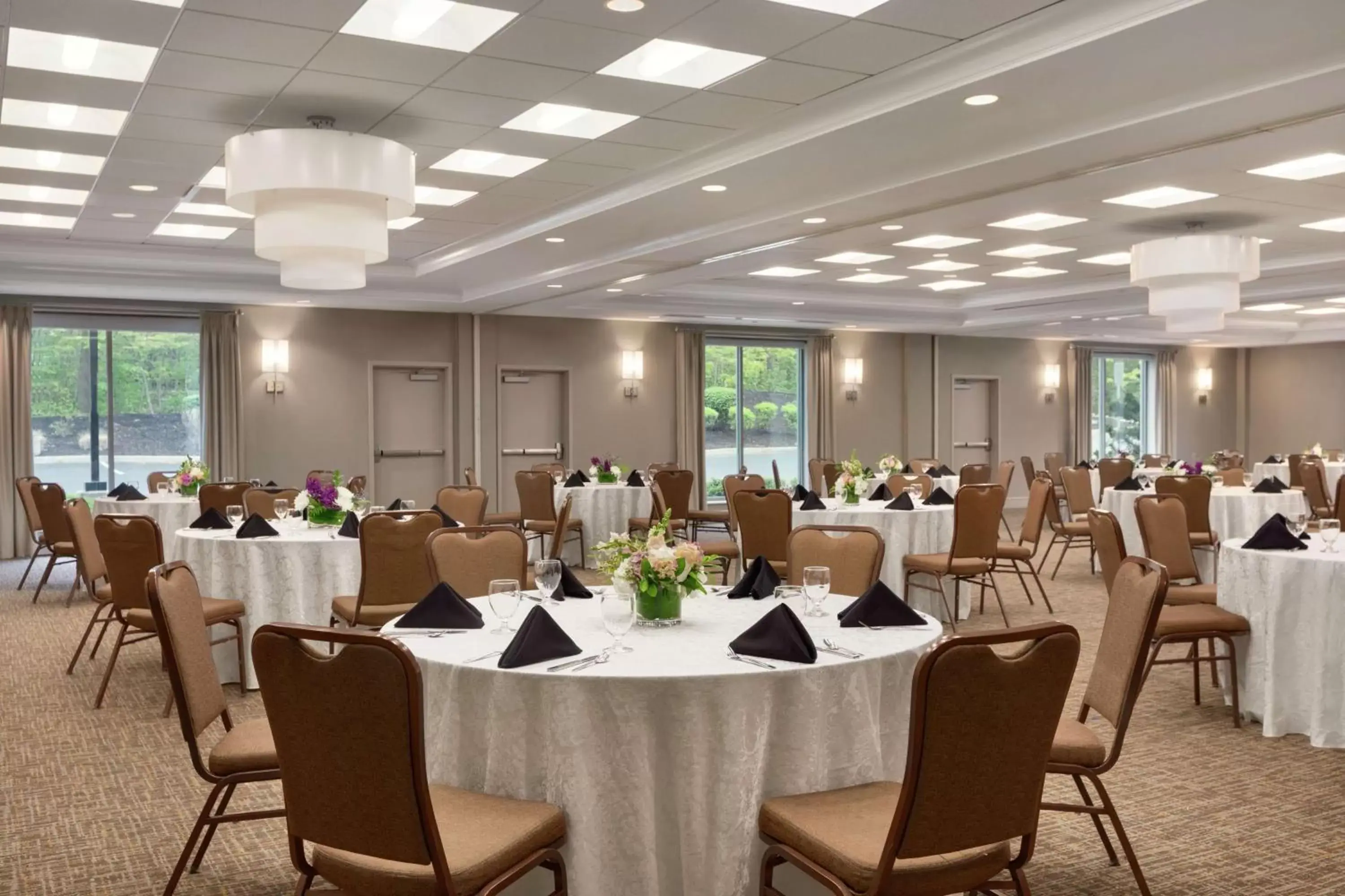Meeting/conference room, Restaurant/Places to Eat in Hilton Garden Inn Stony Brook