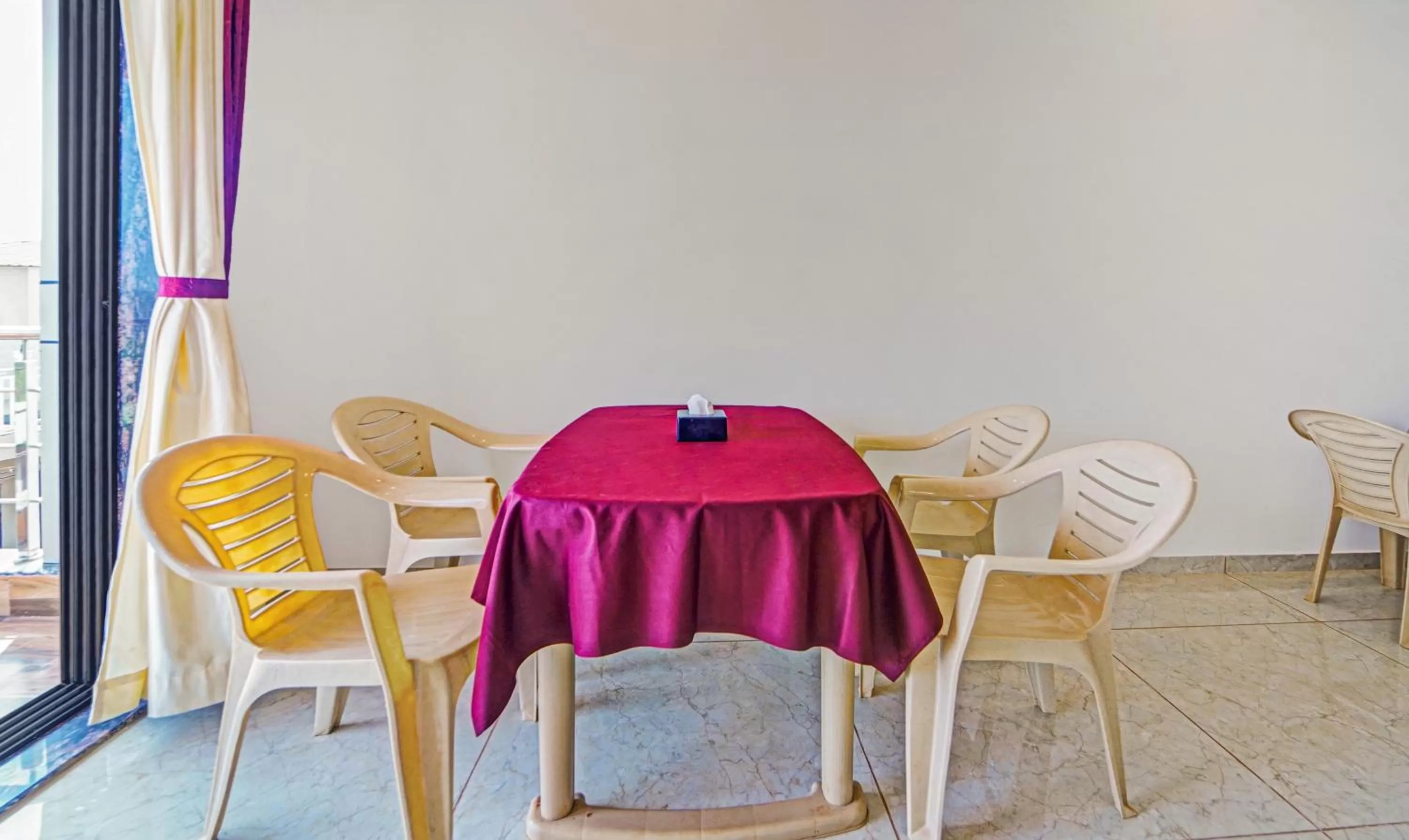 Restaurant/places to eat in Treebo Trend Infinity View