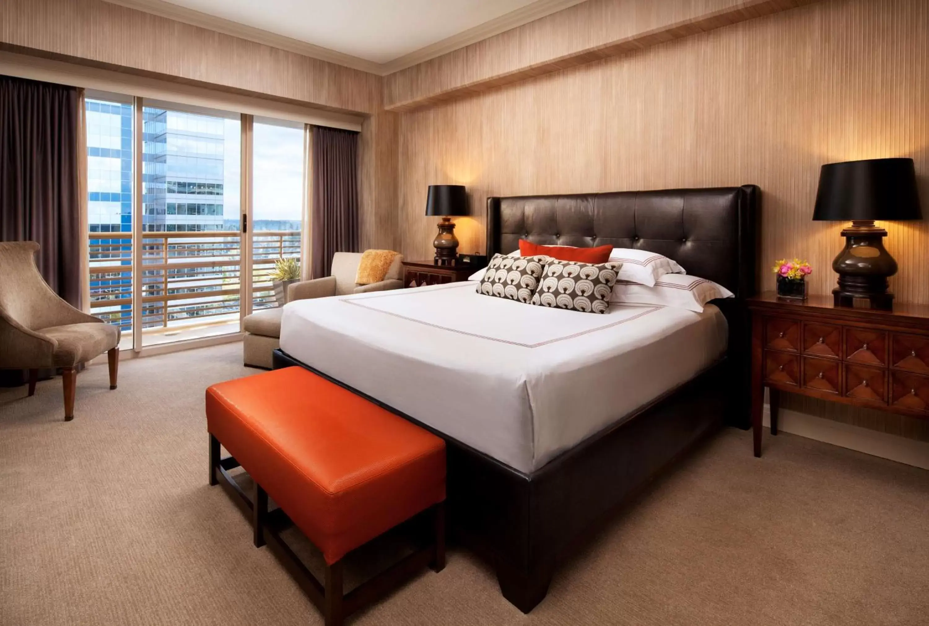 Photo of the whole room, Bed in Hyatt Regency Bellevue