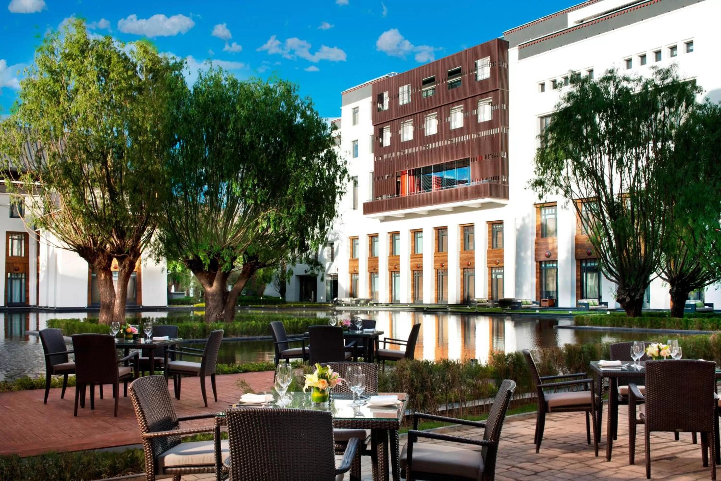 Restaurant/places to eat in The St. Regis Lhasa Resort