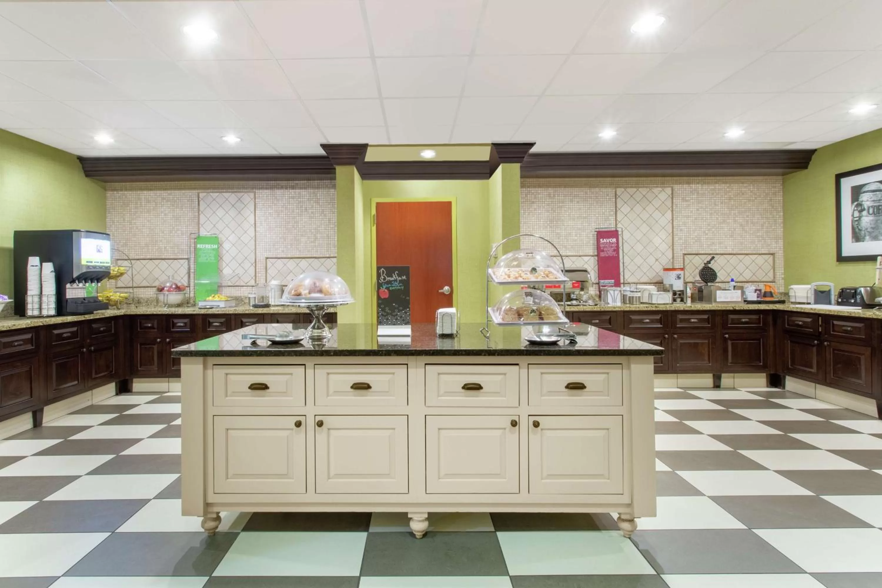 Breakfast in Hampton Inn & Suites Albany-Airport