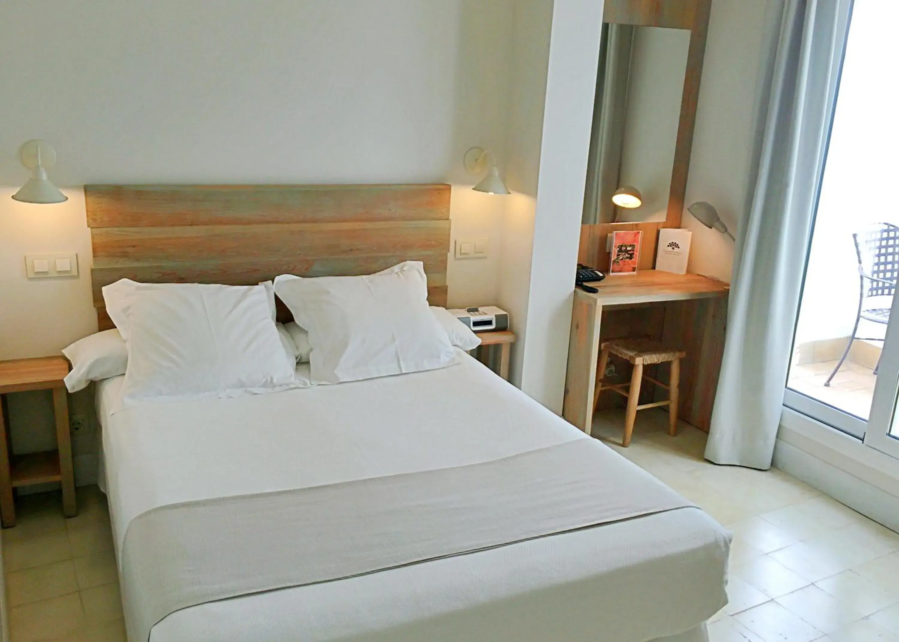 Bed, Room Photo in Hotel Boutique Elvira Plaza