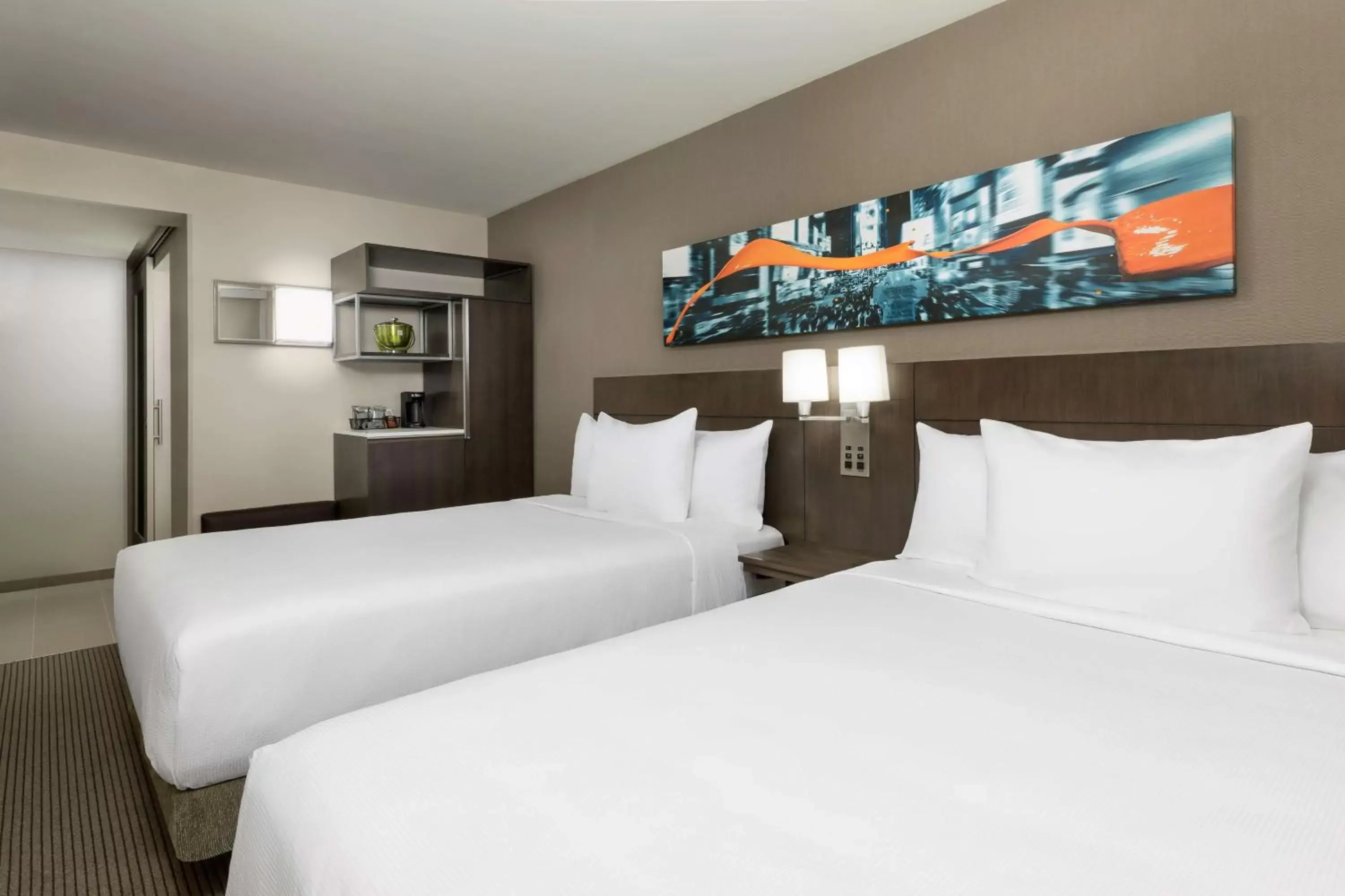 Photo of the whole room, Bed in Hyatt Place New York City/Times Square