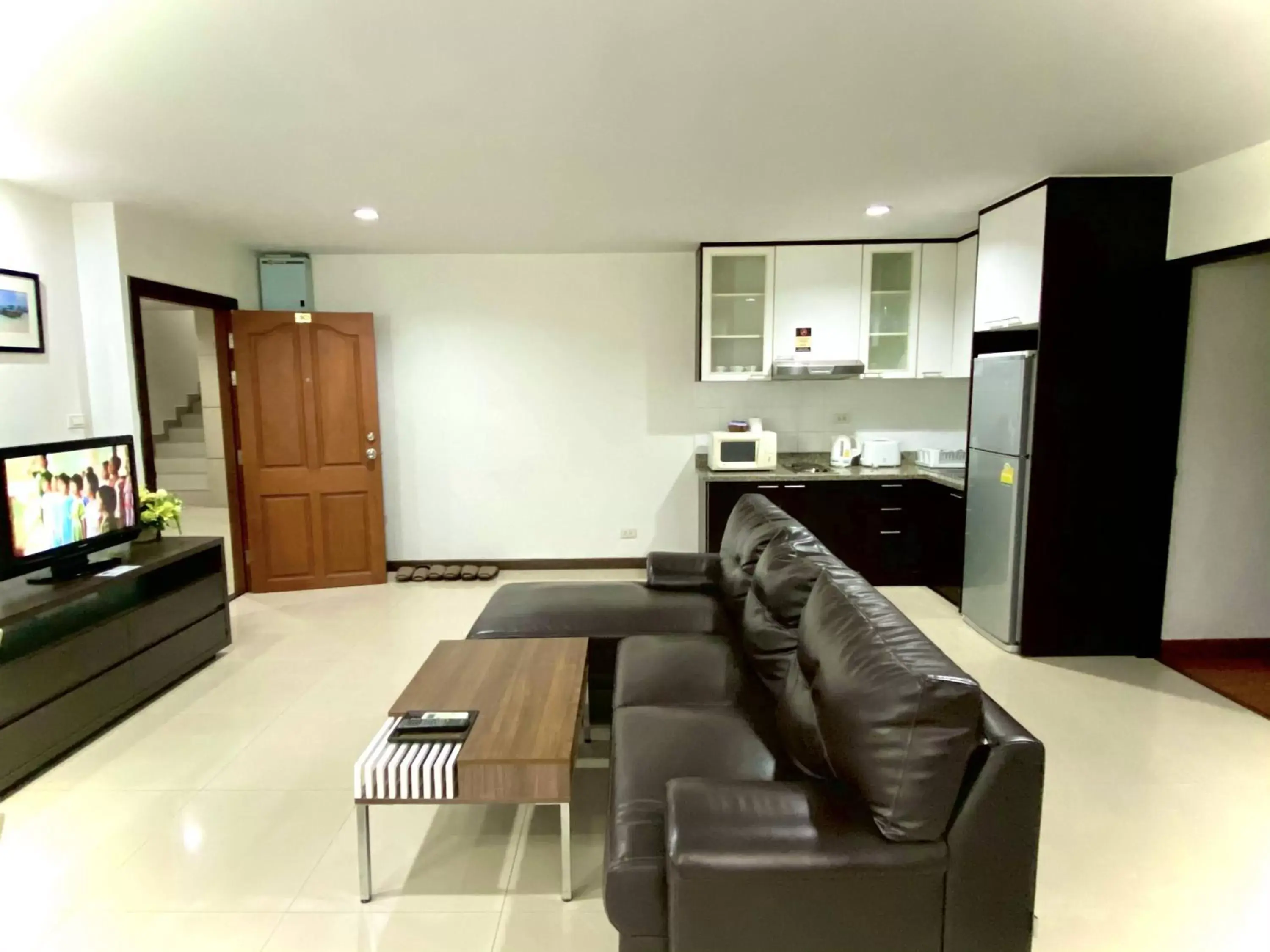 Kitchen or kitchenette, Seating Area in 14 Place Sukhumvit Suites