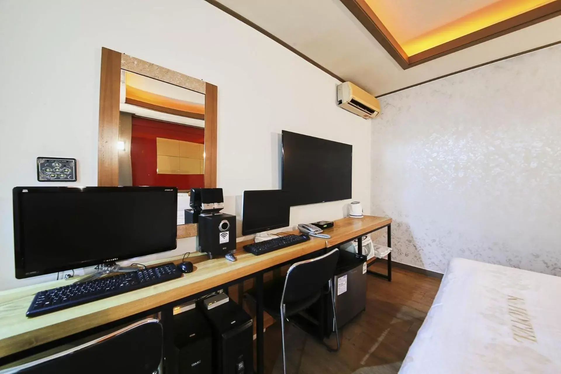 Bed in K2 Motel Bed in K2 Motel