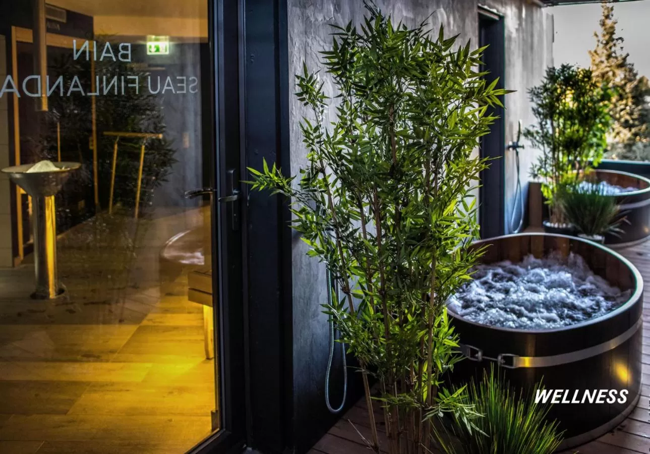 Hot Tub in Everness Hotel & Resort