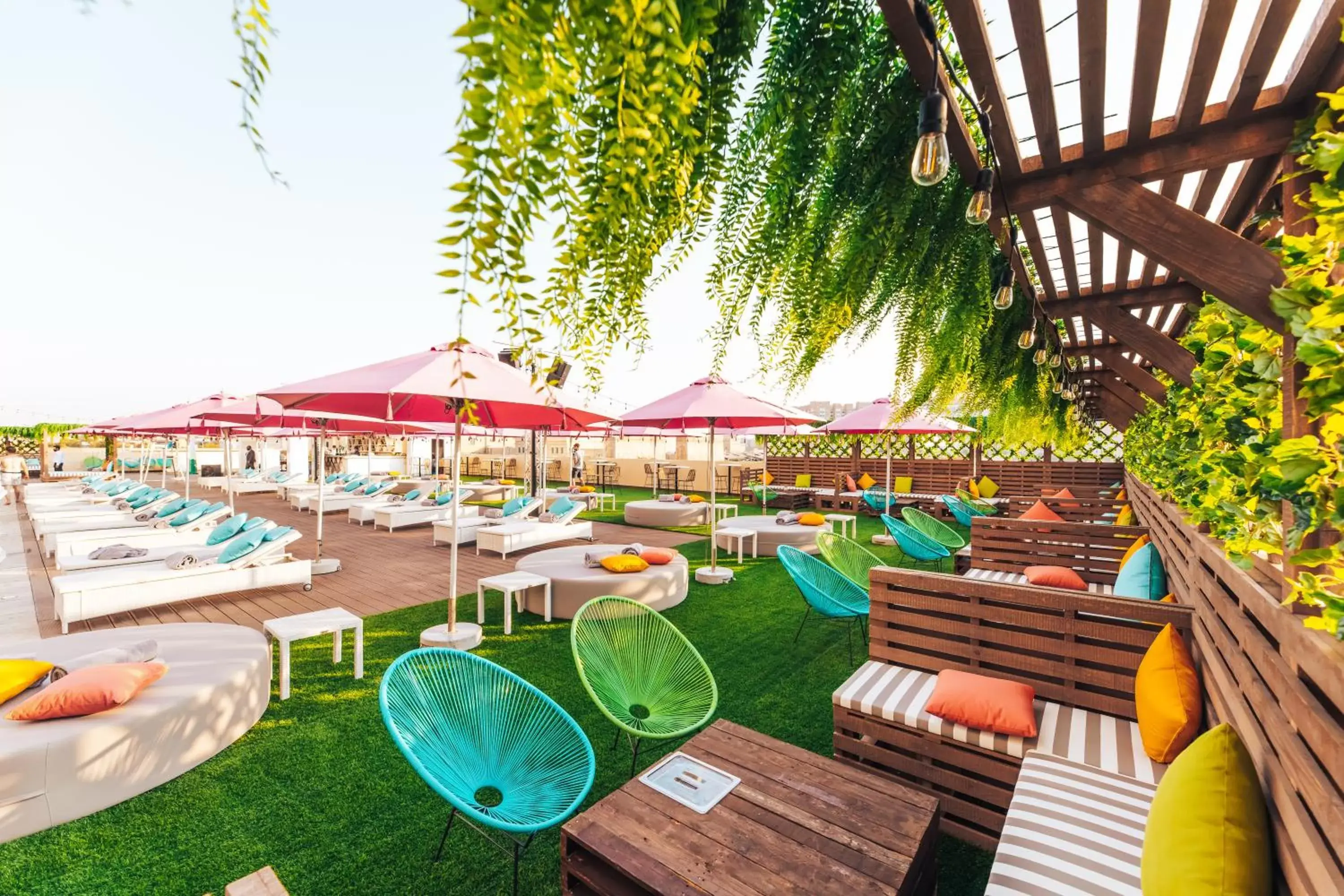 Restaurant/places to eat, Swimming Pool in Avani Ibn Battuta Dubai Hotel