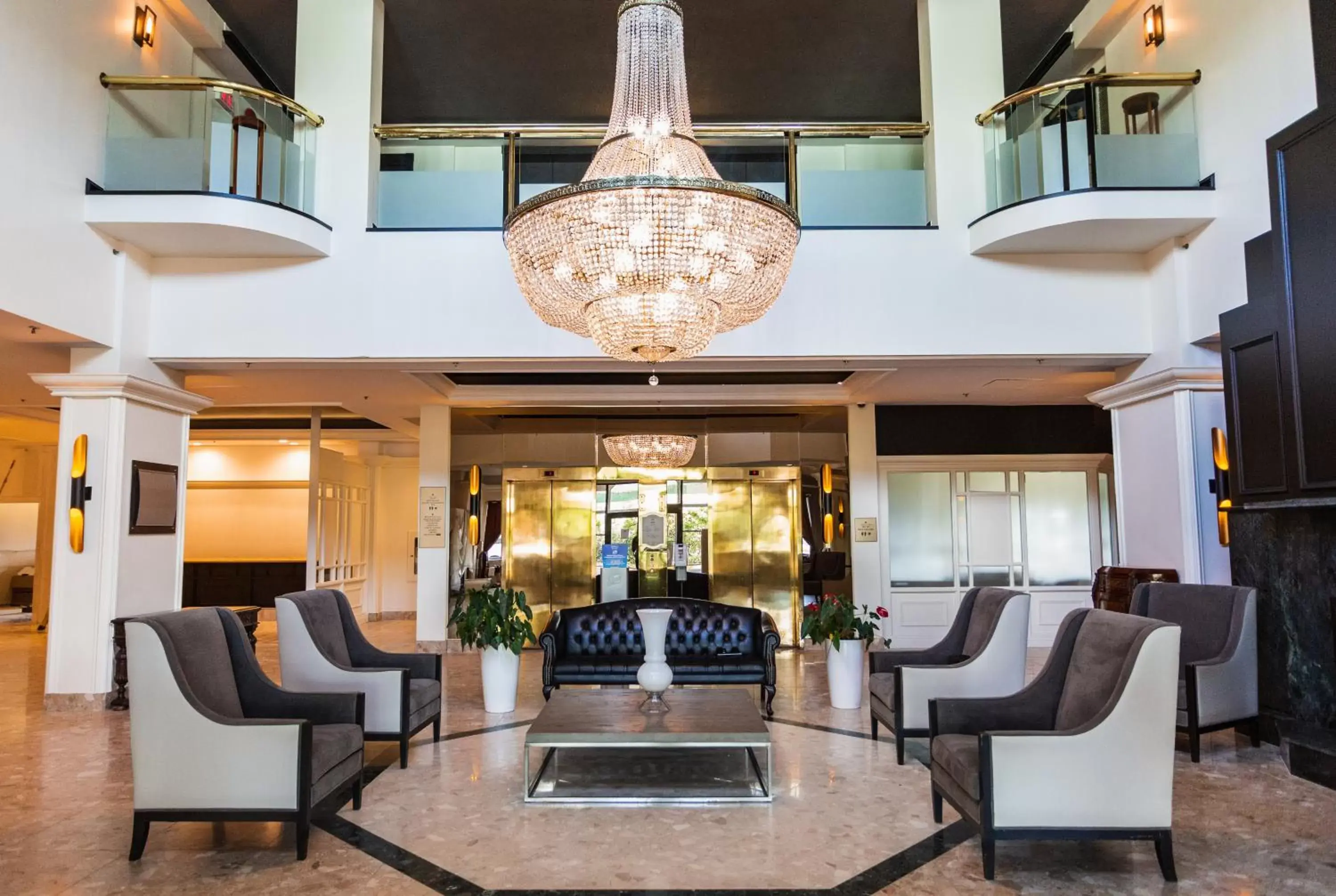 Lobby or reception in Chateau Cartier Hotel & Resort Ascend Hotel Collection
