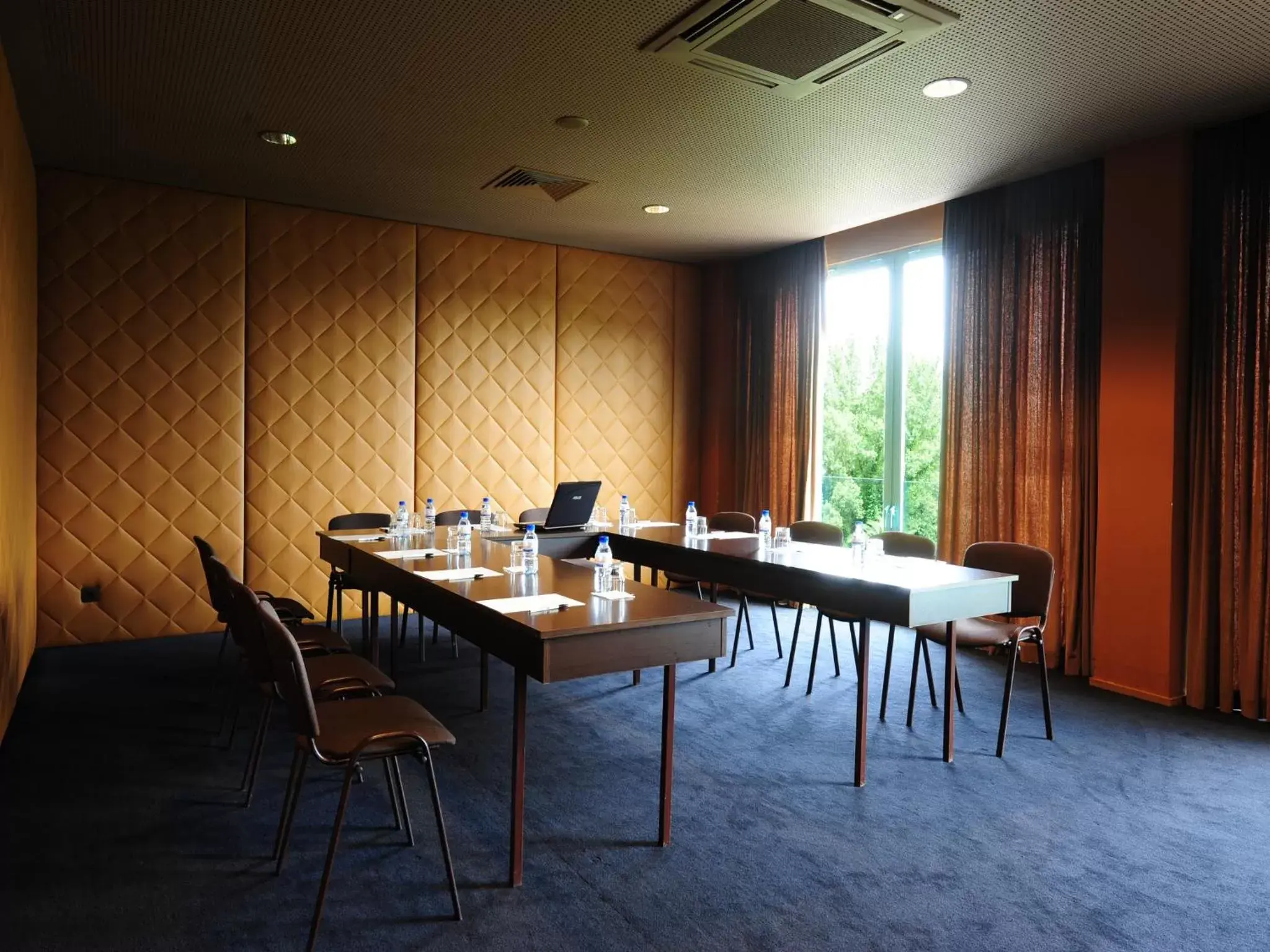 Business facilities in Hotel de Guimaraes