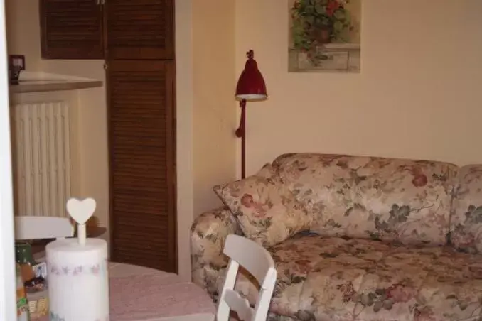 Living room, Seating Area in Albarosa