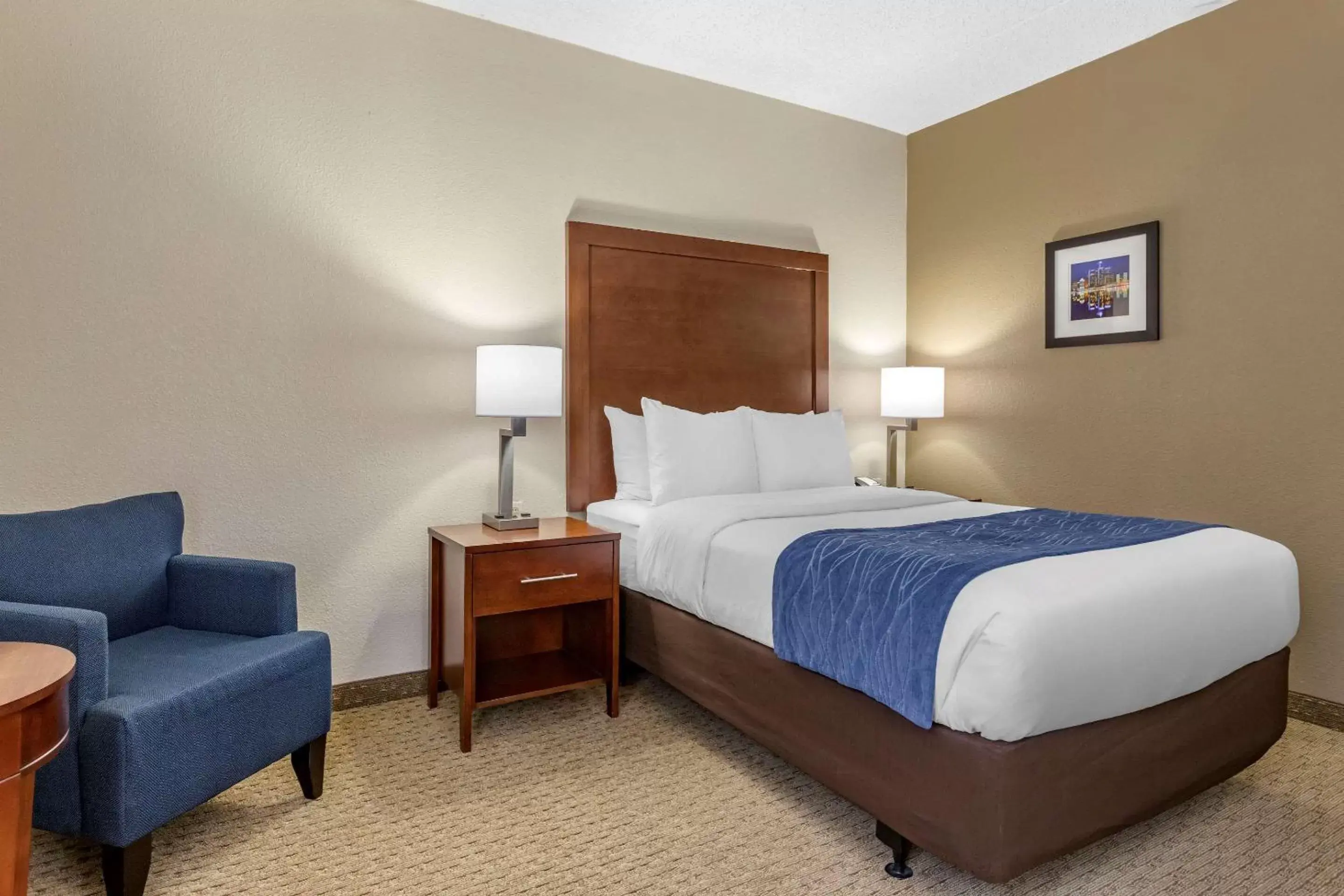 Photo of the whole room, Bed in Comfort Inn Near Greenfield Village