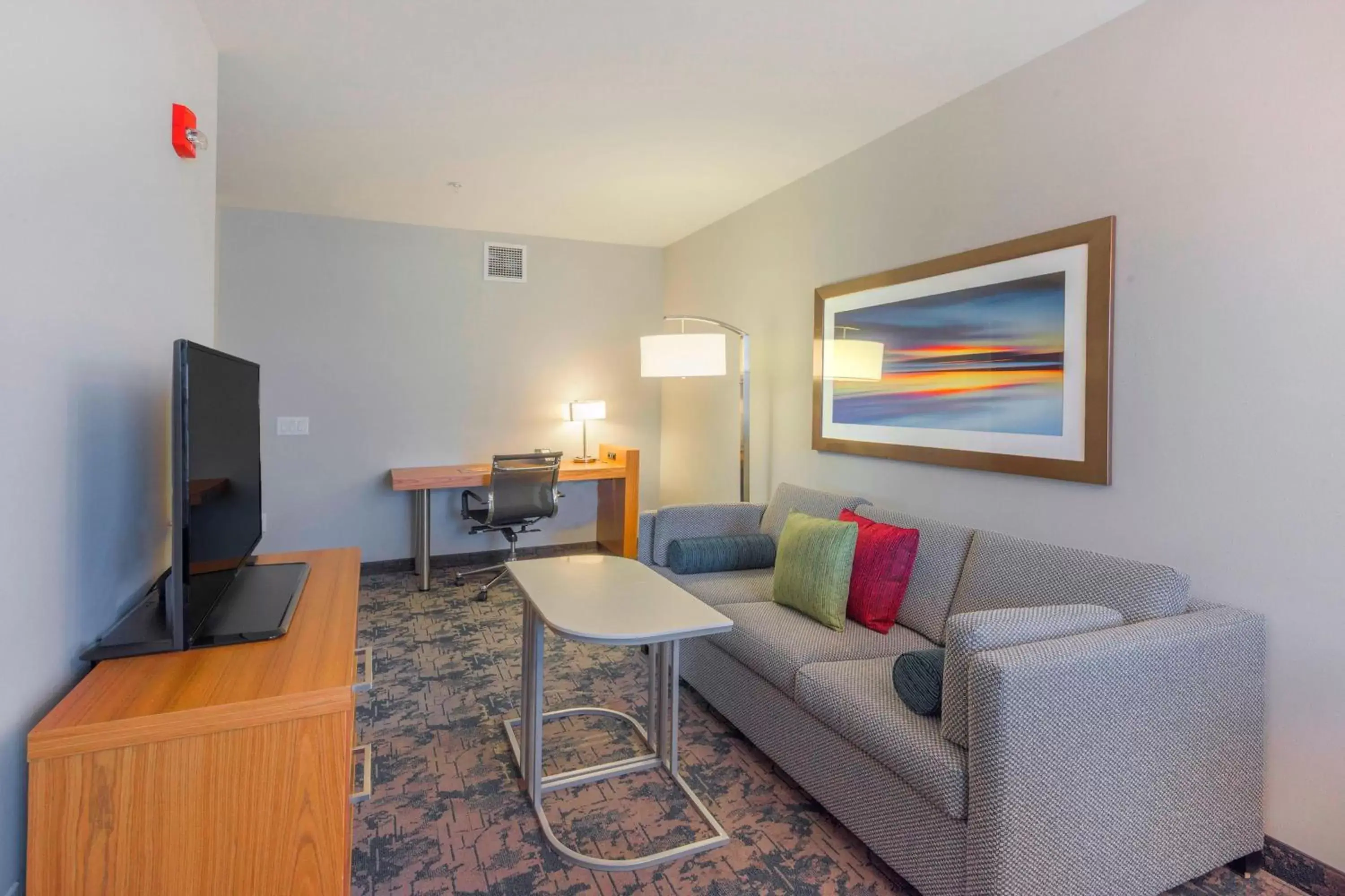 Living room, Seating Area in SpringHill Suites by Marriott Wilmington Mayfaire