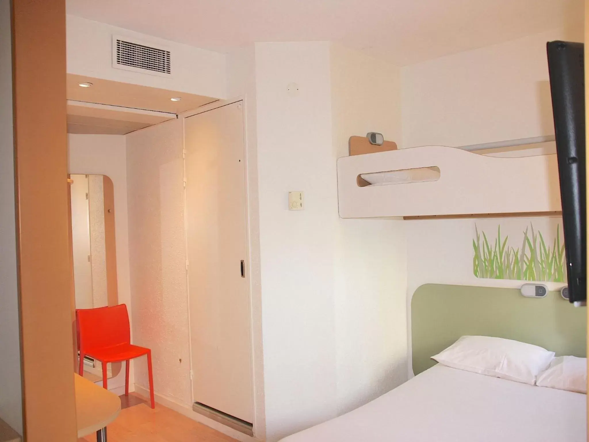 Family Room in ibis budget Thonon Les Bains