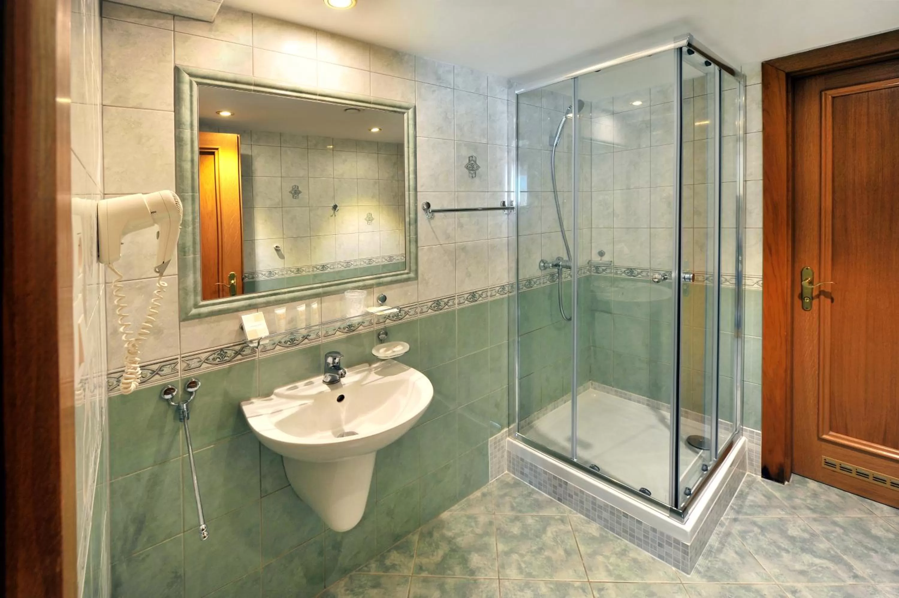 Shower in APLEND CITY Hotel Perugia