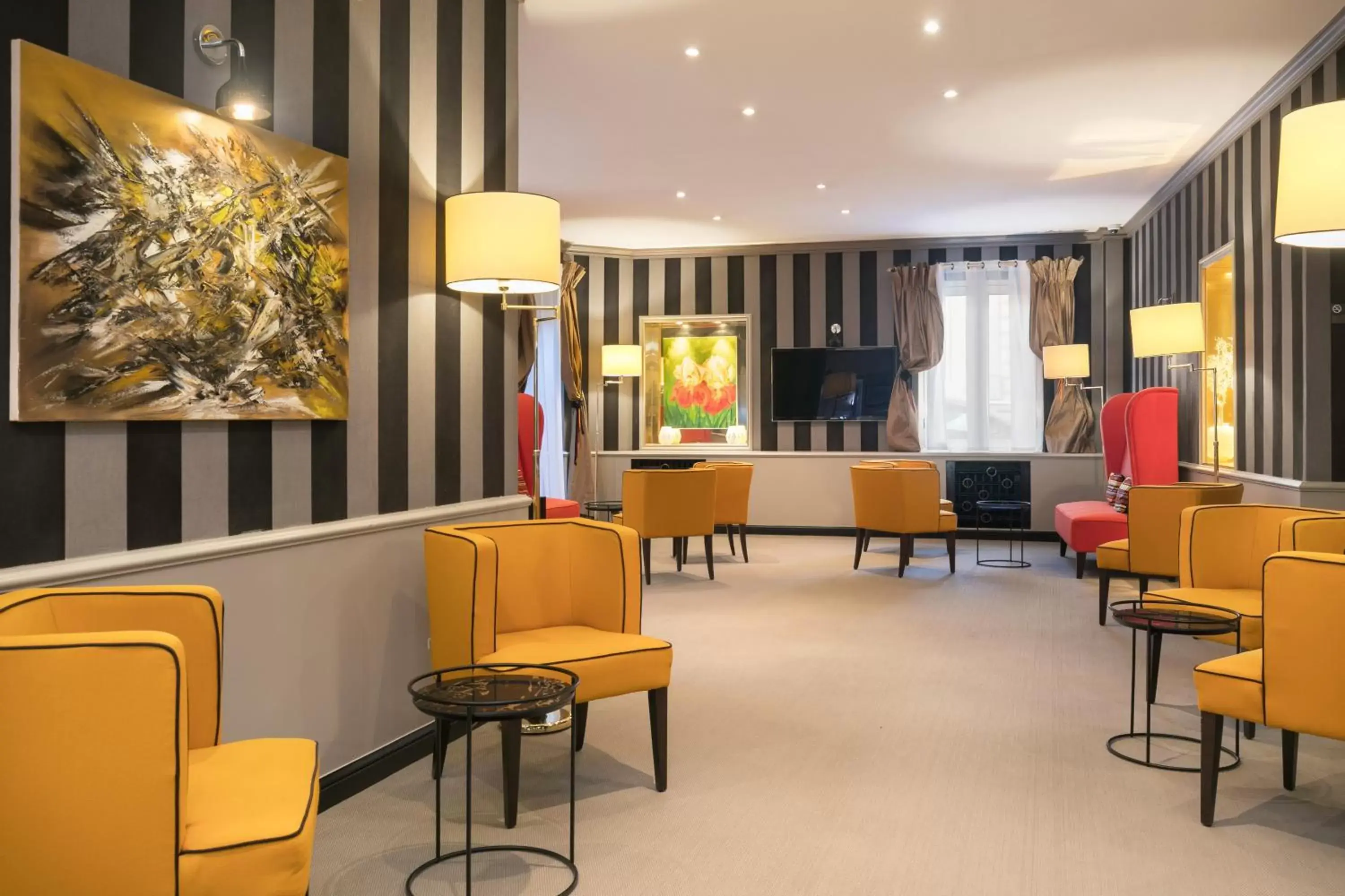 Communal lounge/ TV room in Best Western Plus Hôtel Brice Garden Nice