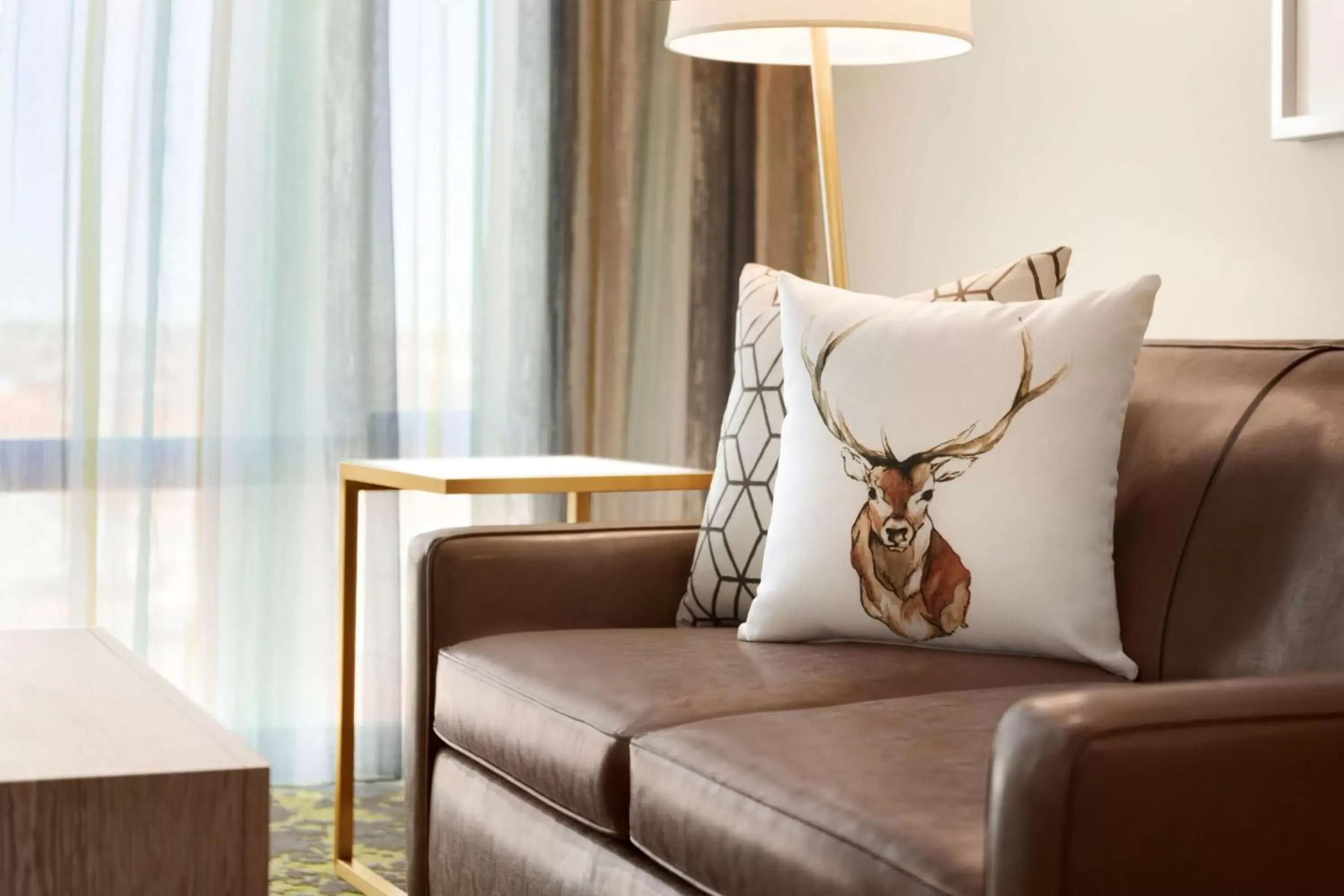 Living room, Seating Area in Embassy Suites By Hilton Boulder