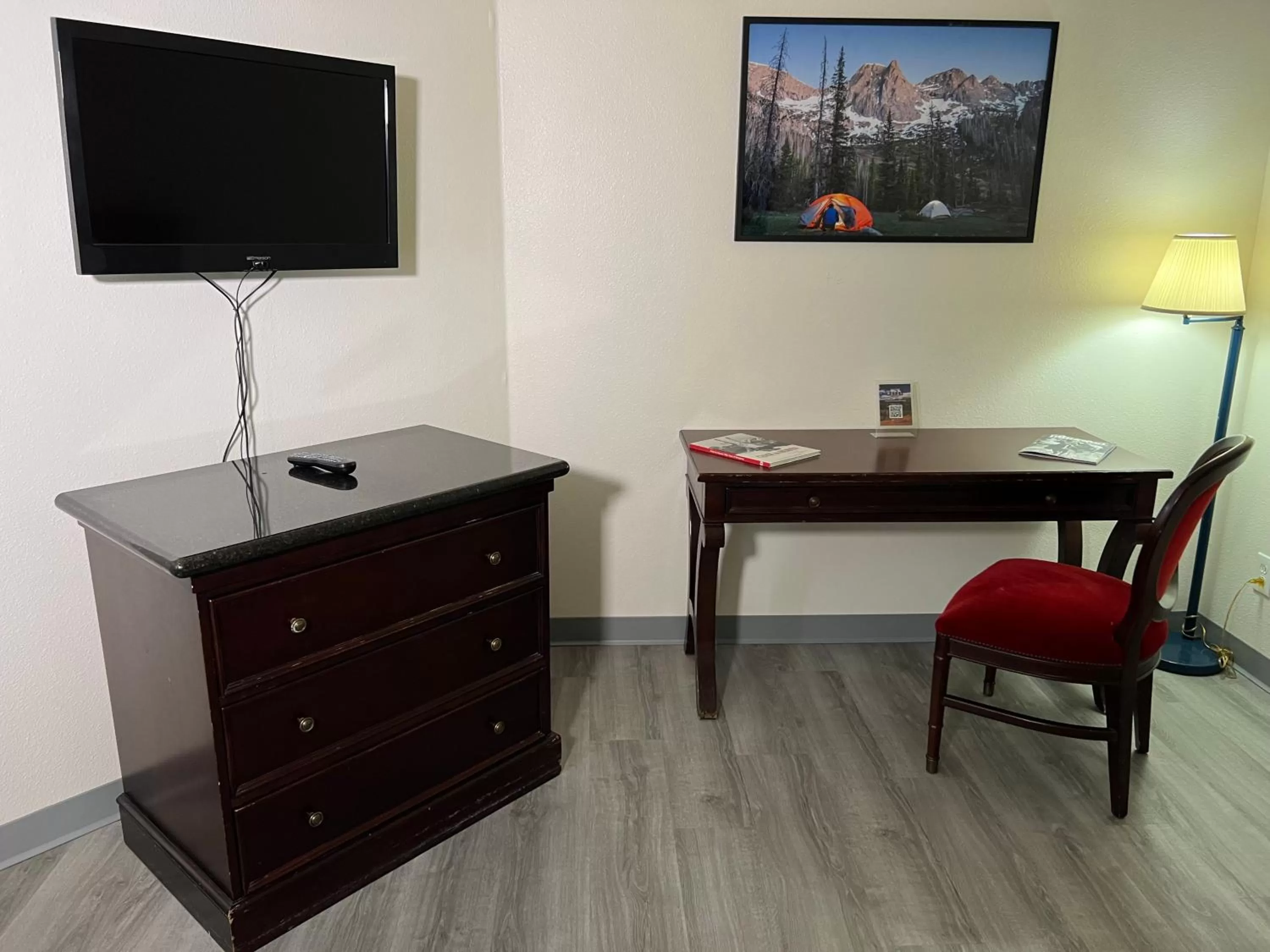 TV and multimedia in The Junction Hotel and Hostel