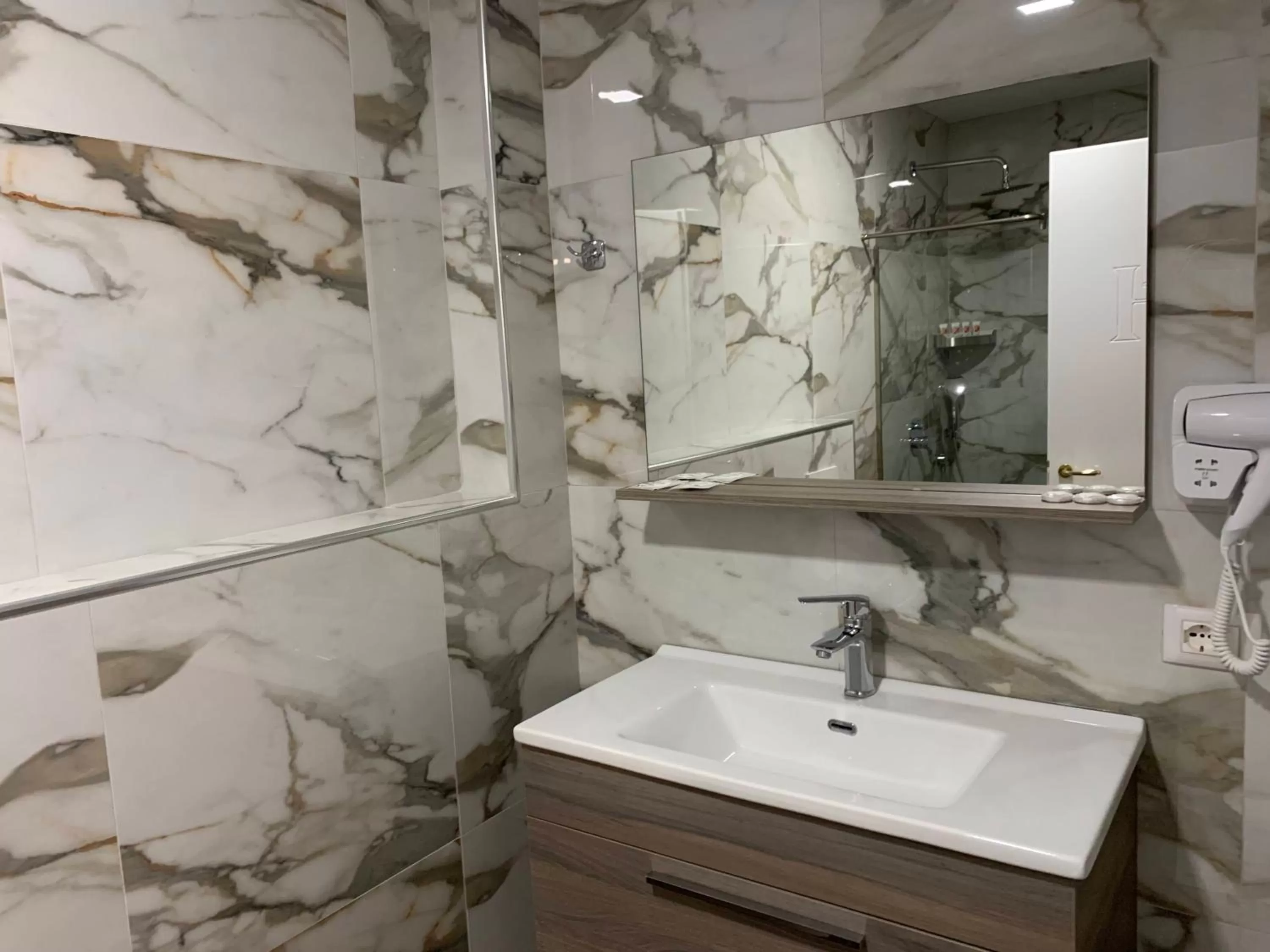 Bathroom in Grand Hotel Pogradec