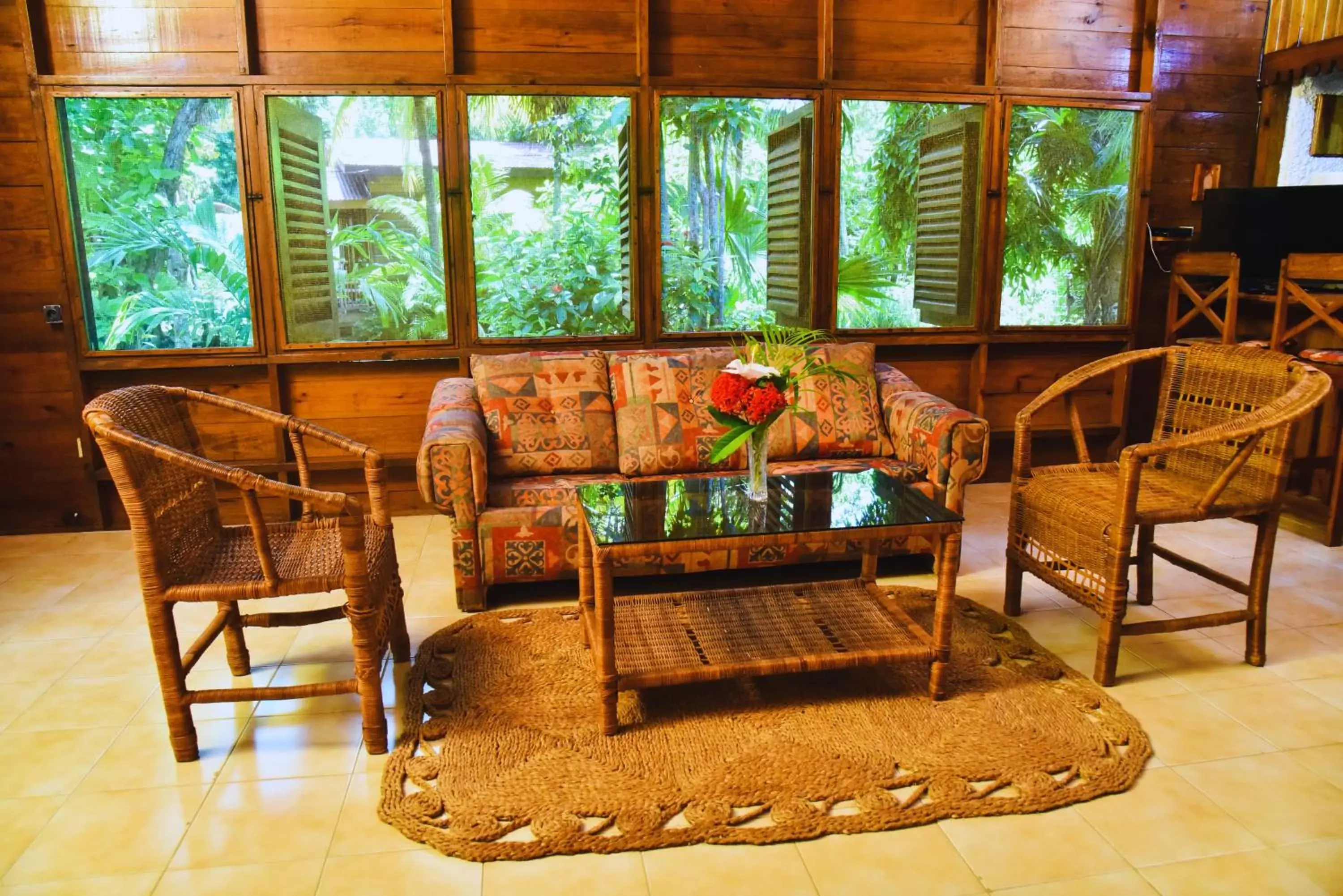 Living room, Seating Area in Lighthouse Inn 2