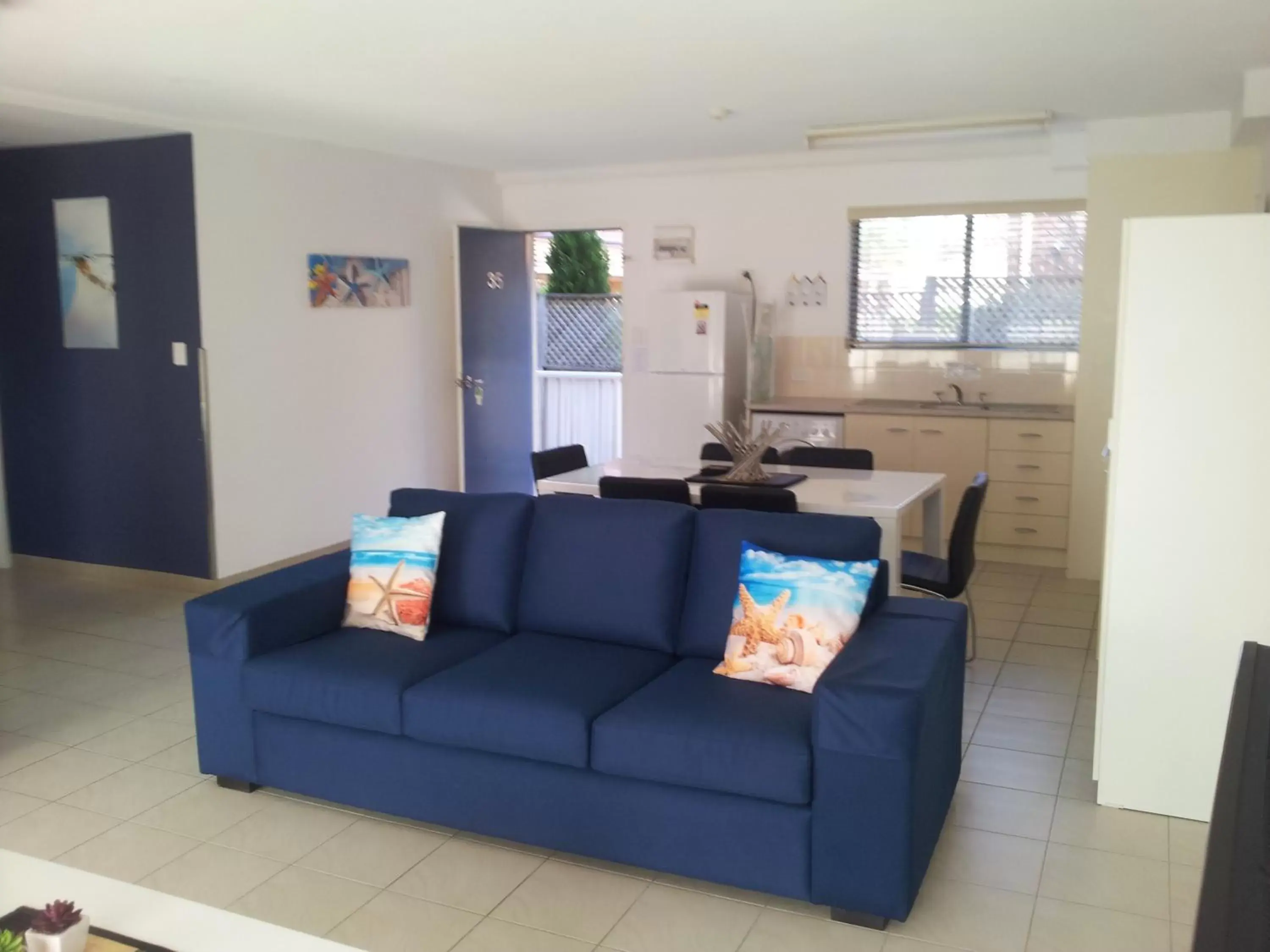 Kitchen or kitchenette, Seating Area in Nelson Bay Breeze