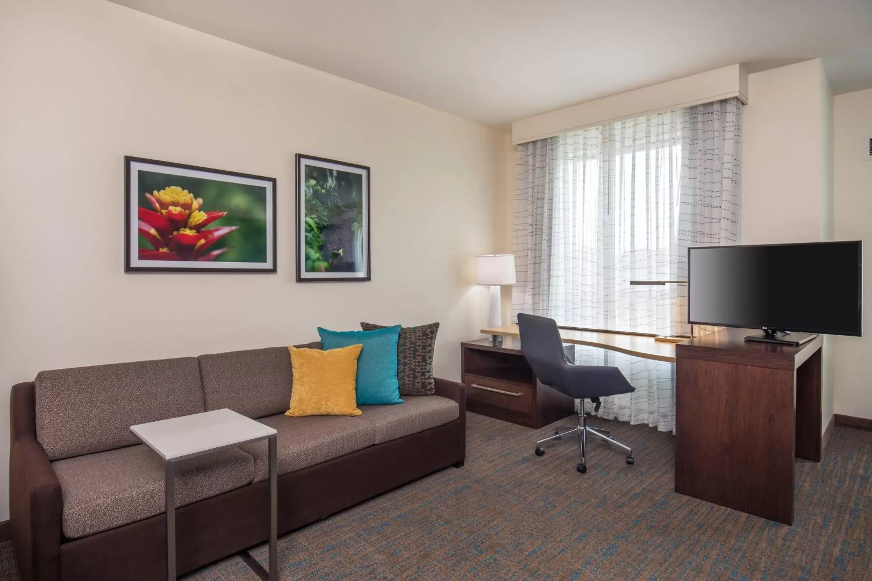 Living room, Seating Area in Residence Inn by Marriott Boston Braintree