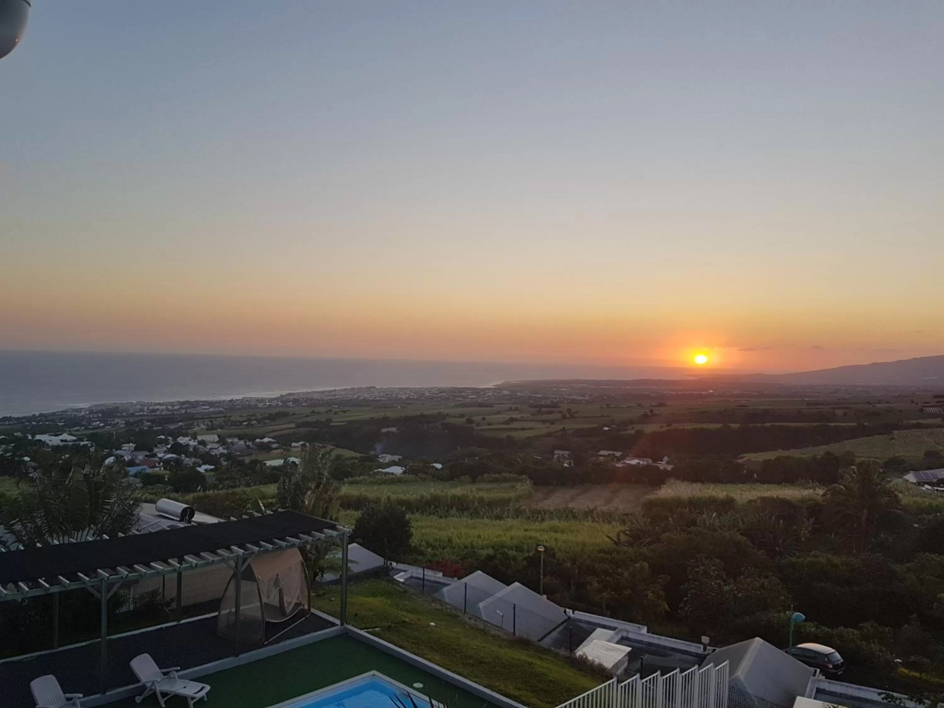 City view in Hôtel Le Soleil Couchant