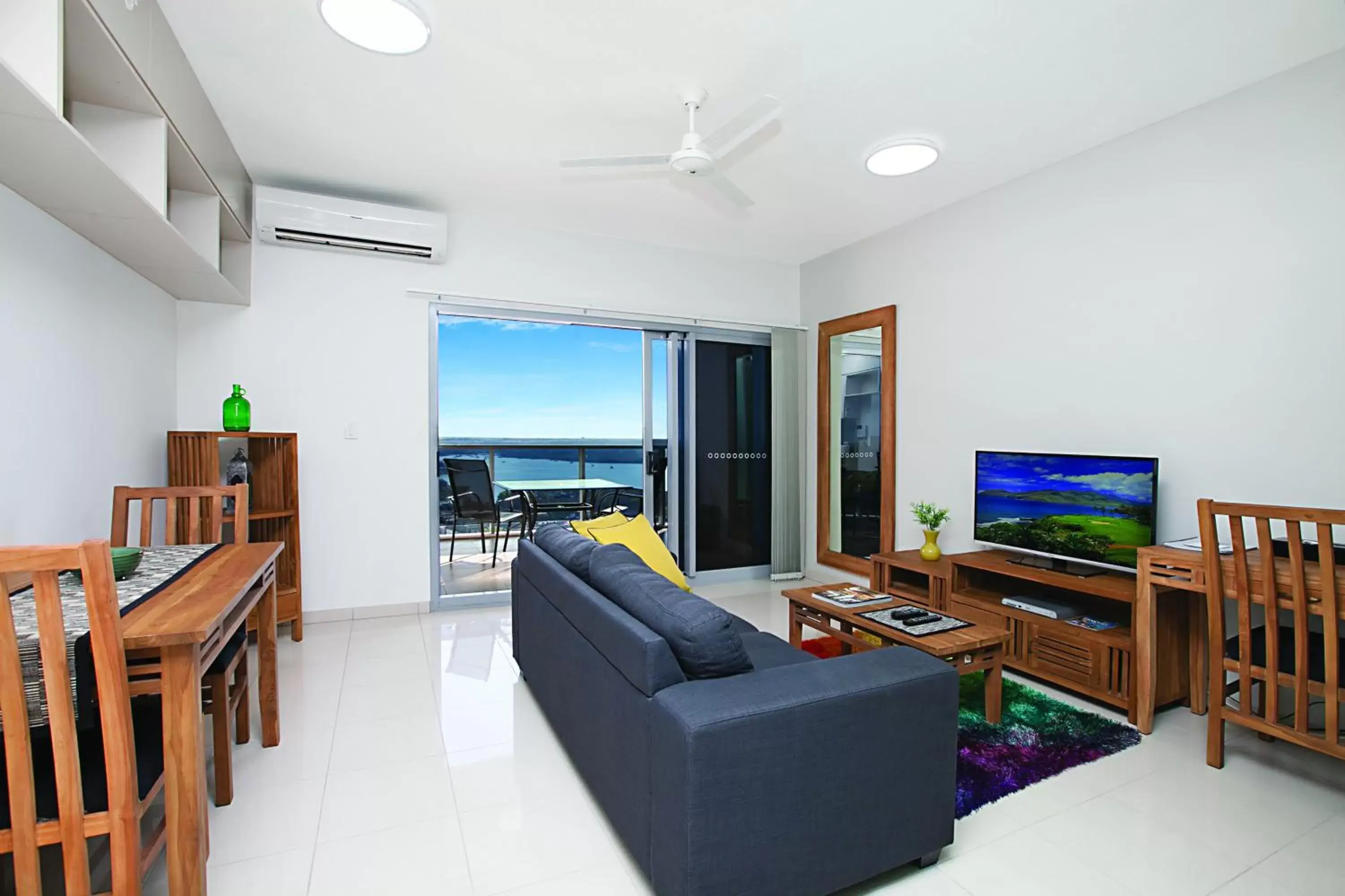 TV and multimedia in Ramada Suites by Wyndham Zen Quarter Darwin