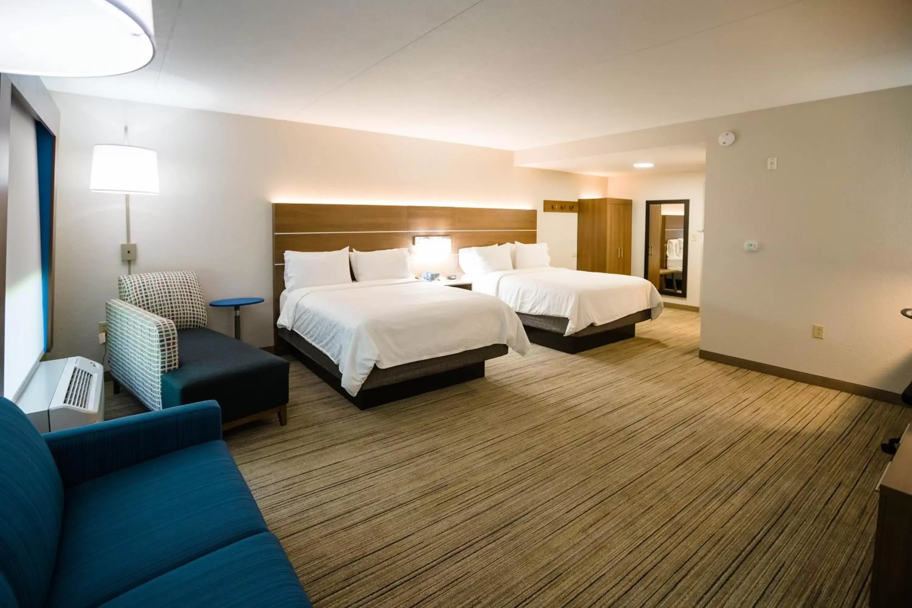 Photo of the whole room, Bed in Holiday Inn Express & Suites Knoxville-Farragut, an IHG Hotel