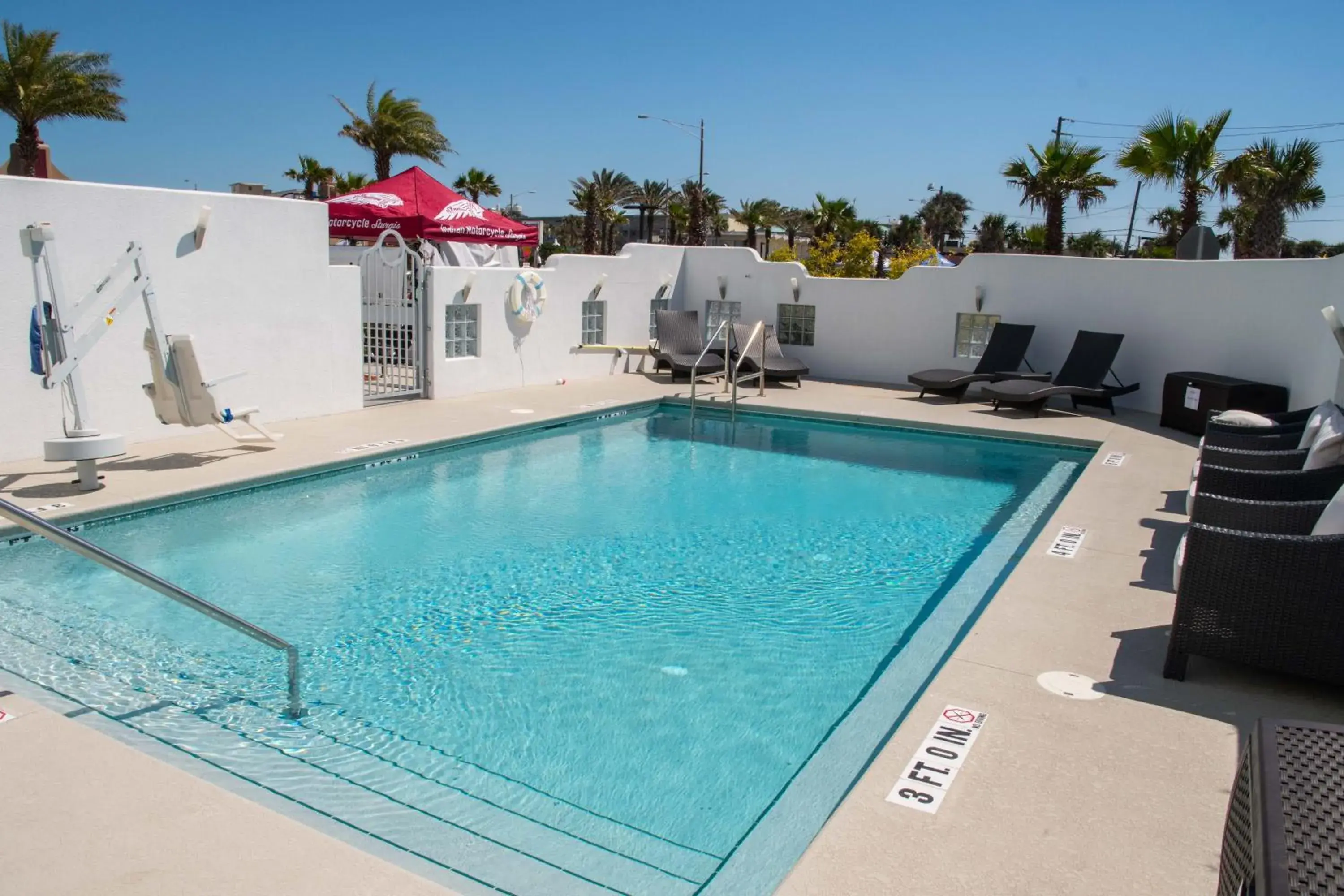 Swimming Pool in The Streamline Hotel - Daytona Beach